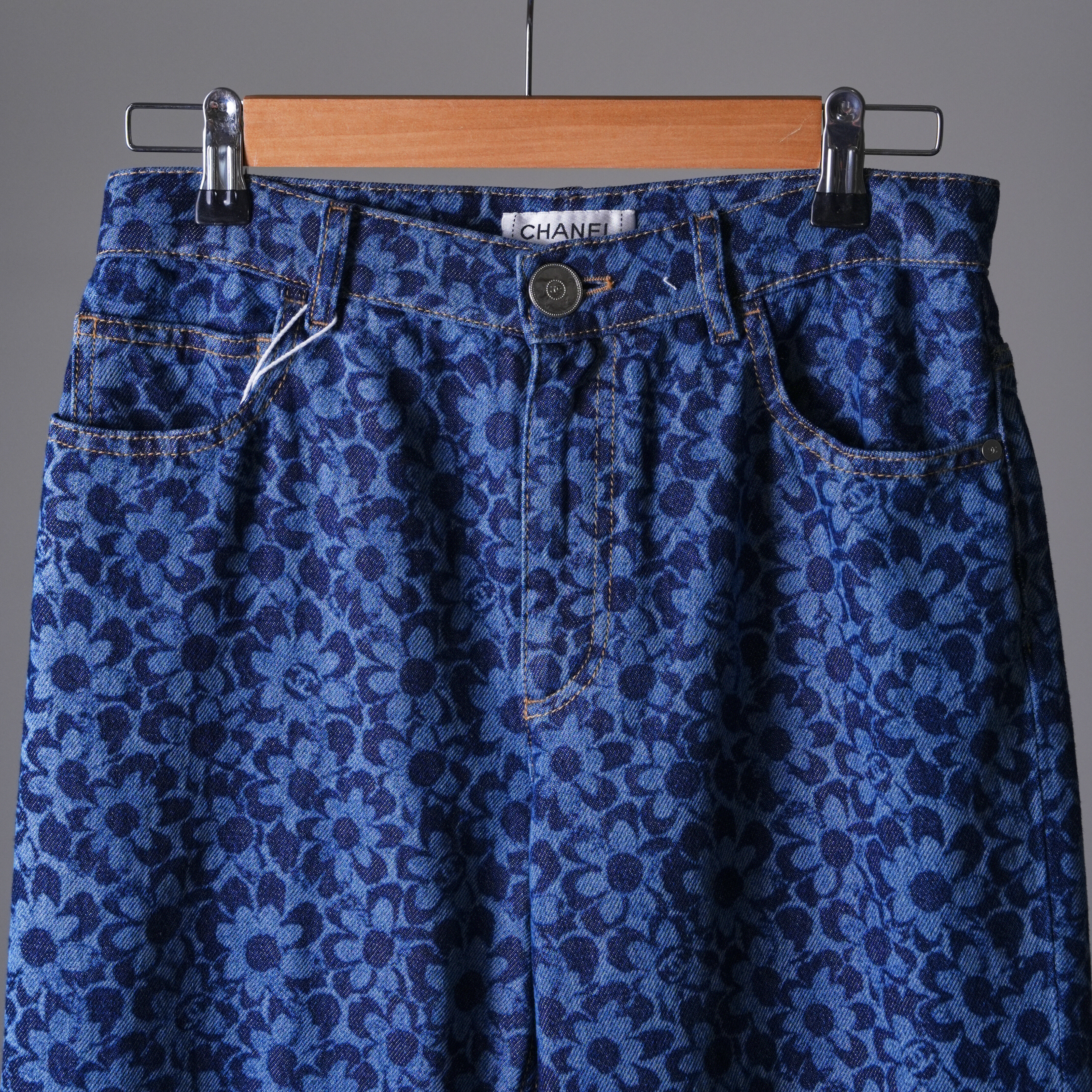 Chanel 24B滿版山茶花牛仔褲