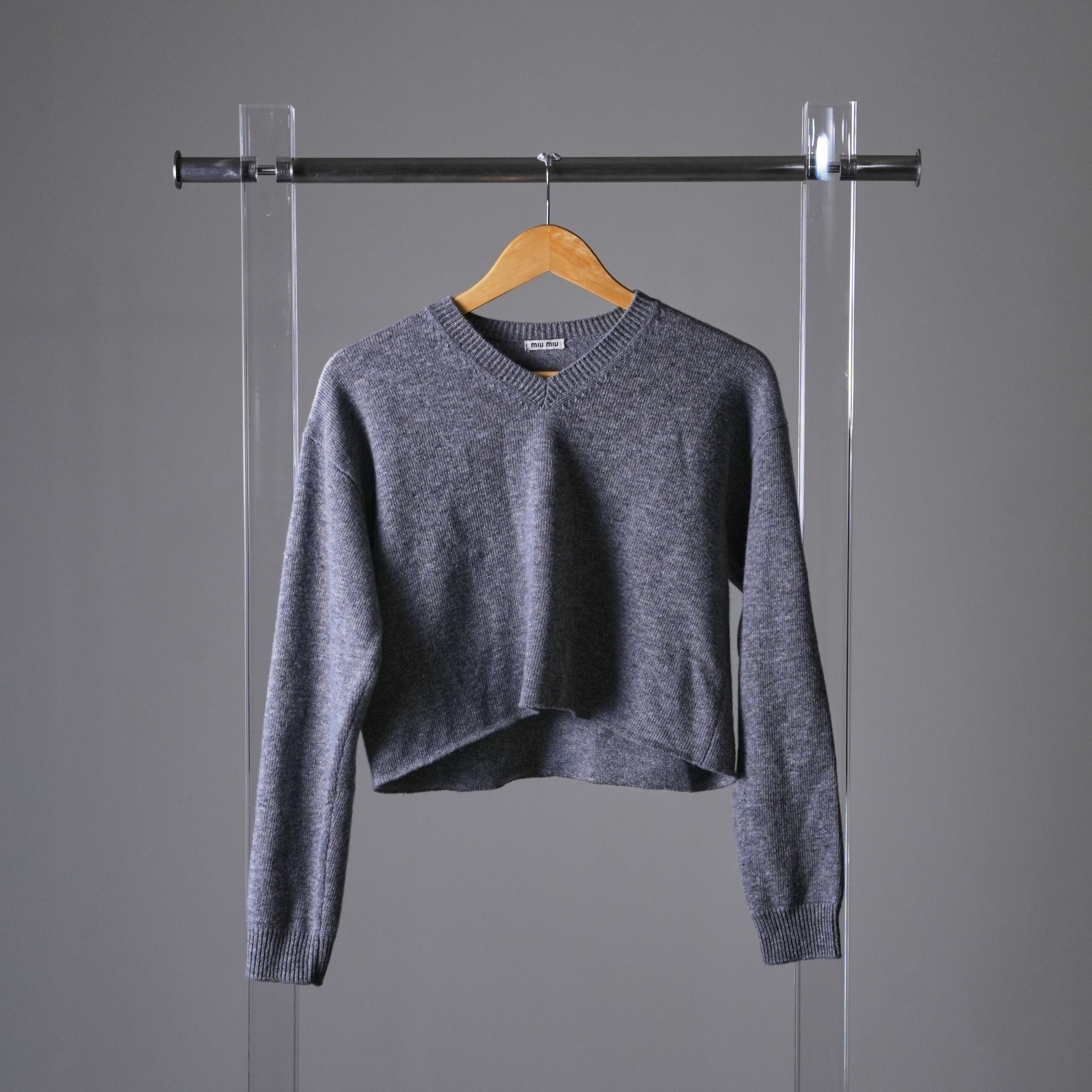 Miu Miu 灰色V領針織長袖毛衣36號