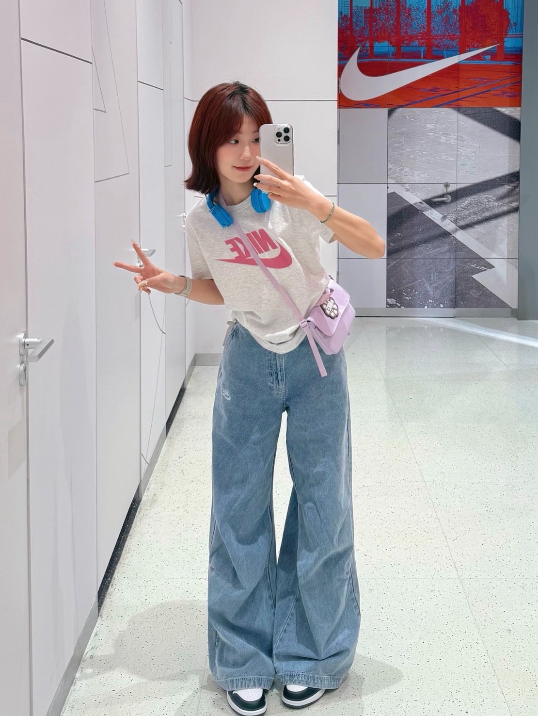 Nike Sportswear 潮流時尚 休閒百搭 女款純色牛仔褲 彎刀設計 IF0625-440