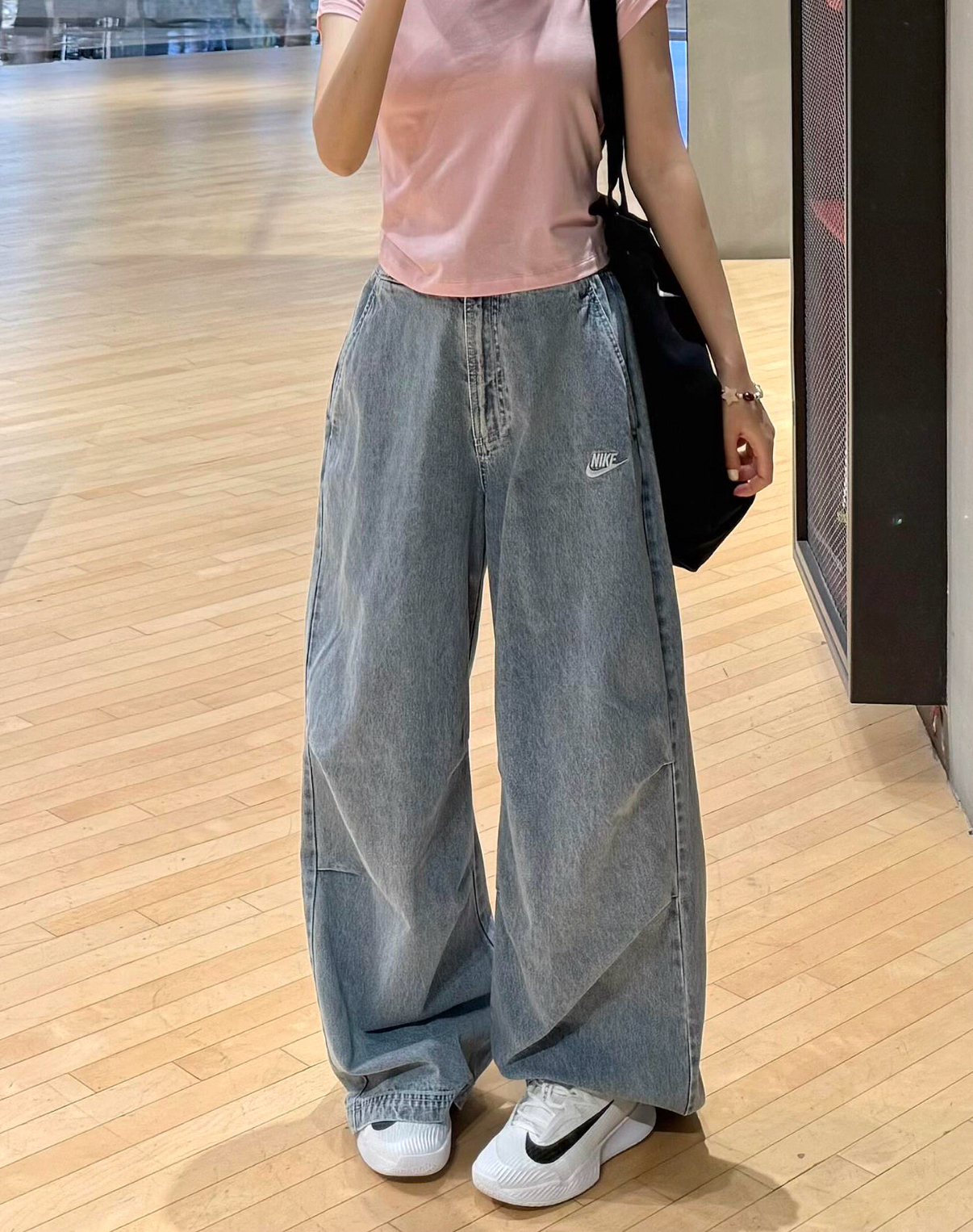 Nike Sportwear 簡約牛仔長褲 闊腿褲 寬鬆 淺藍色 水洗 彎刀褲 寬口褲/預購