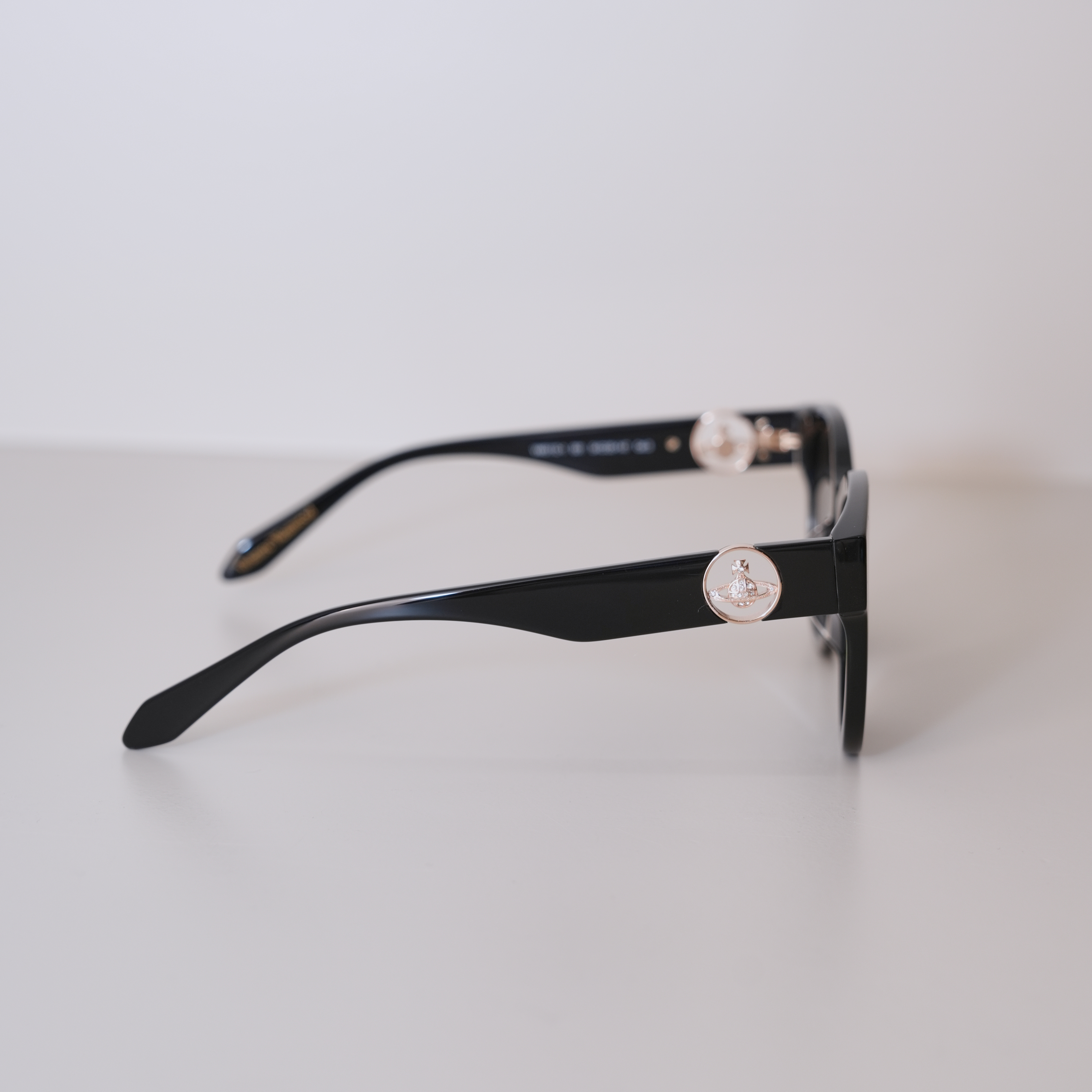 FH53 VIVIENNE WESTWOOD  黑色圓型鑽LOGO墨鏡 預購