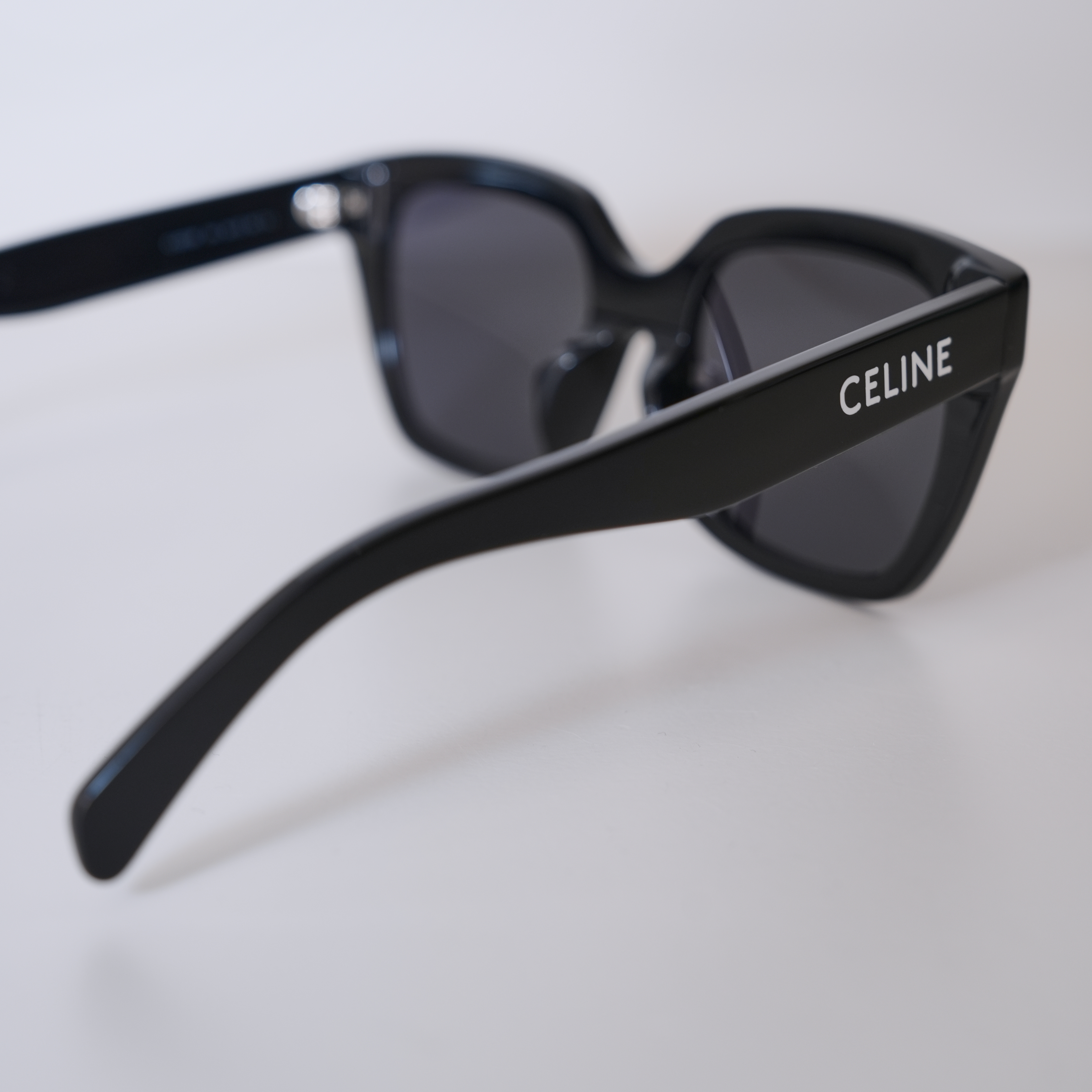 FH67 CELINE 黑色側邊白字母墨鏡 預購