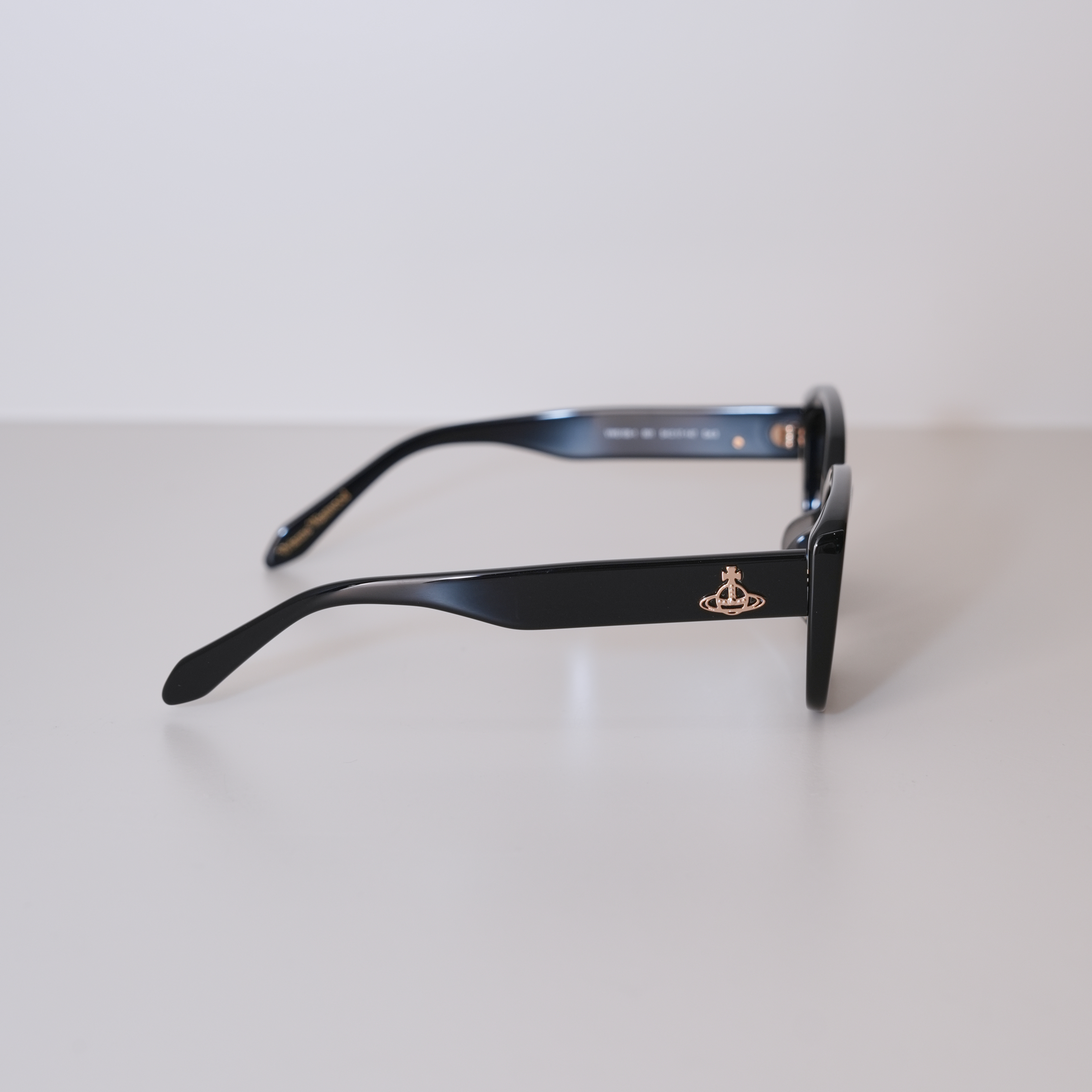 VIVIENNE WESTWOOD 黑色側邊logo墨鏡