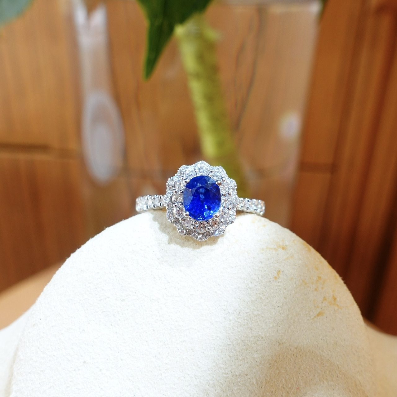 0.83ct 皇家藍藍寶石18K金鑽石戒指