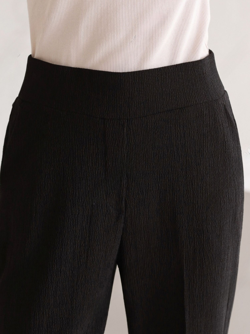 [現貨] Hybel 彈性包腹皺褶微喇叭褲 [ 1色 / S ]