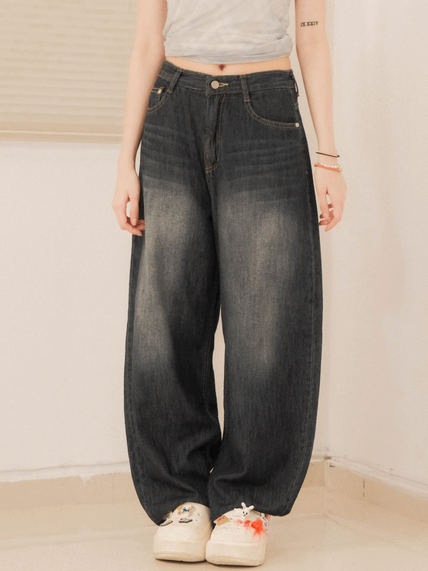 Basic Curved Leg Jeans