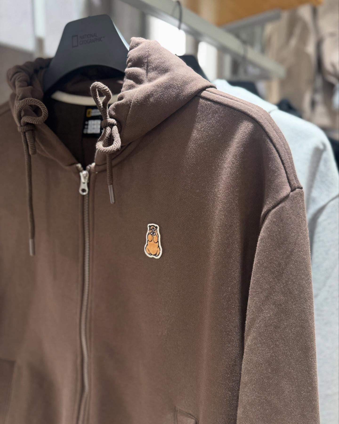 【代購】NATIONAL GEOGRAPHIC 國家地理 熊熊刺繡 LOGO 連帽 外套 N253UFT010