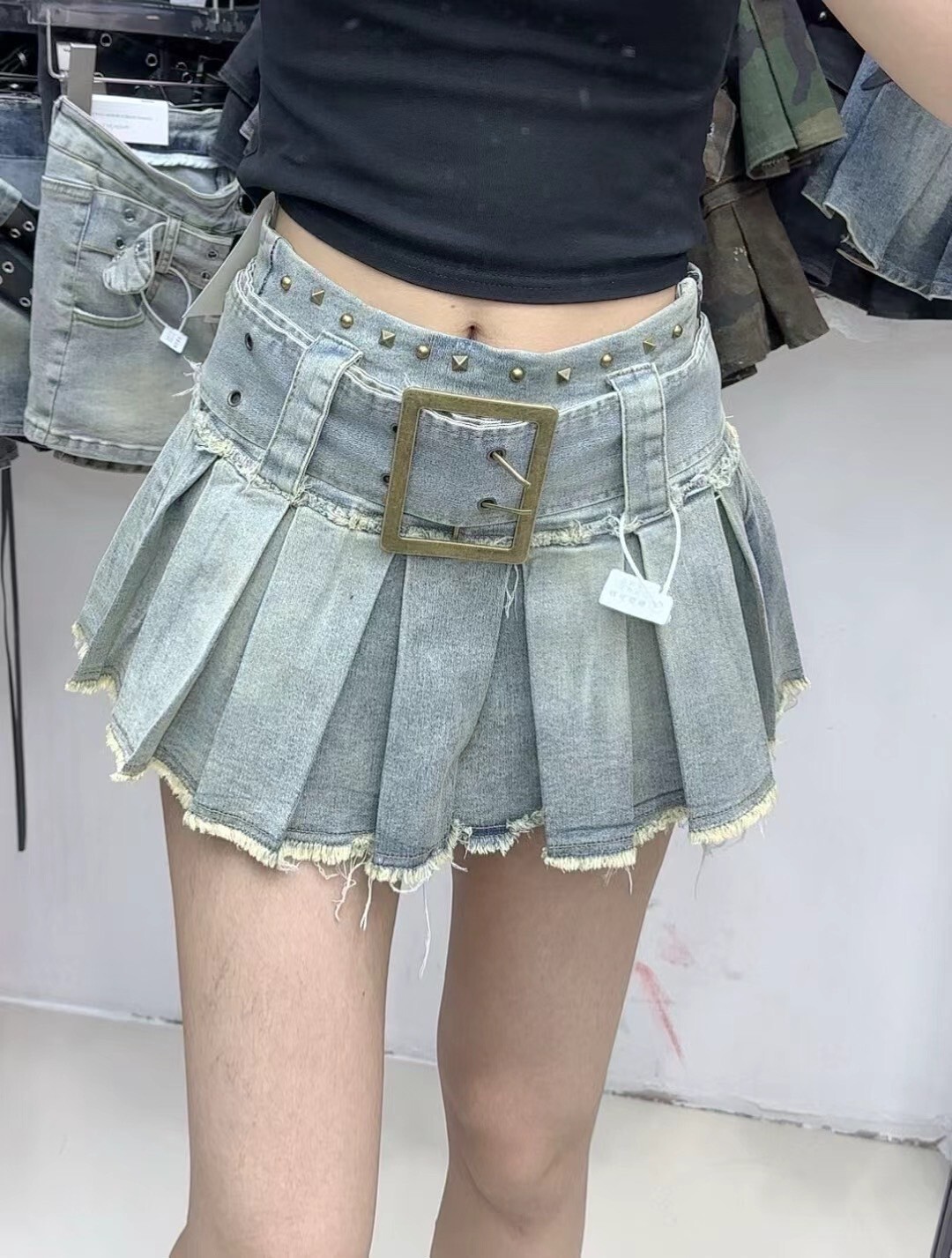 鉚釘皮帶短裙