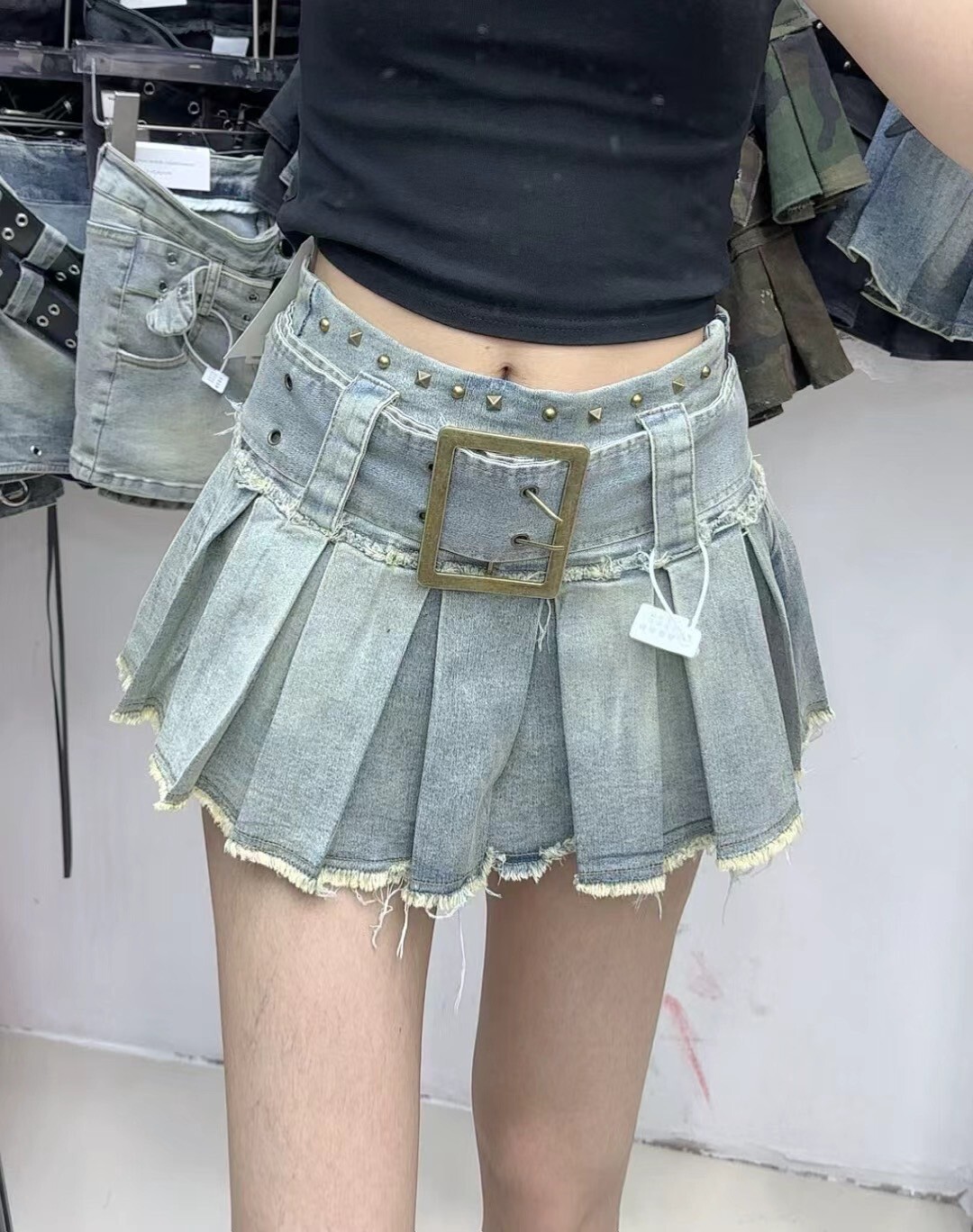 鉚釘皮帶短裙