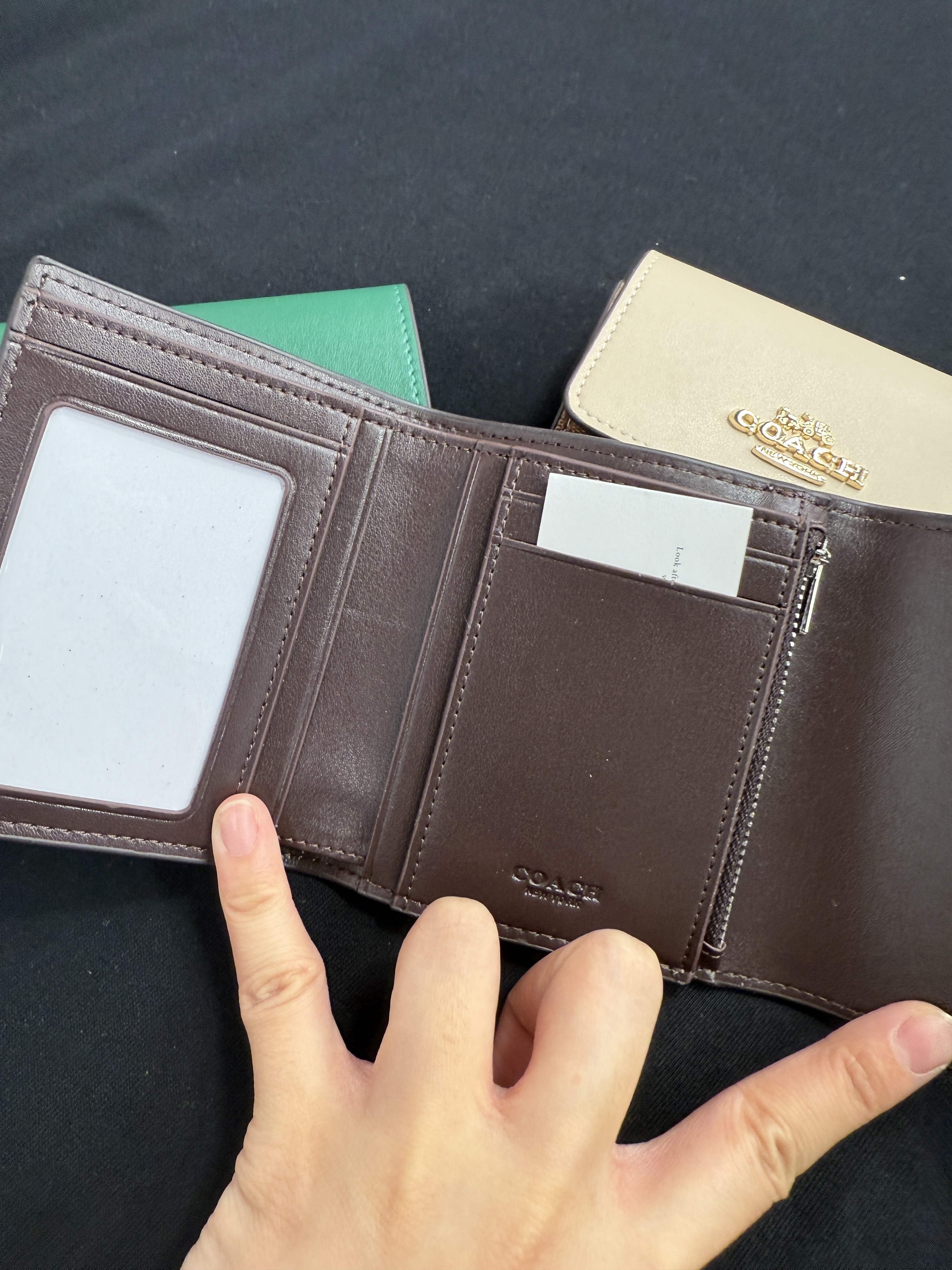 5/6截] Coach 十字紋牛皮 Trifold 銀包（此為預訂商品，如同一訂單中有其他現貨商品，現貨商品會安排先行寄出。）