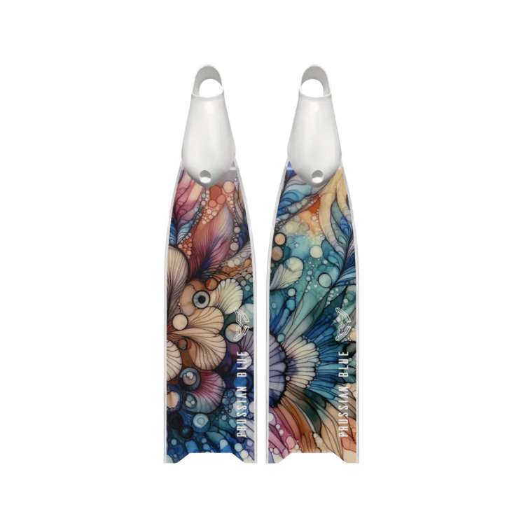 ▲ 普魯士藍 玻纖彩繪板 鱗境