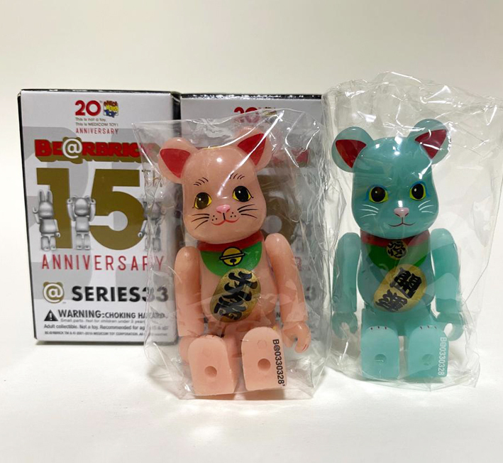 BEARBRICK 100% SERIES 33 ANIMAL Secret GID Red 招財貓 & GID Blue 招財貓