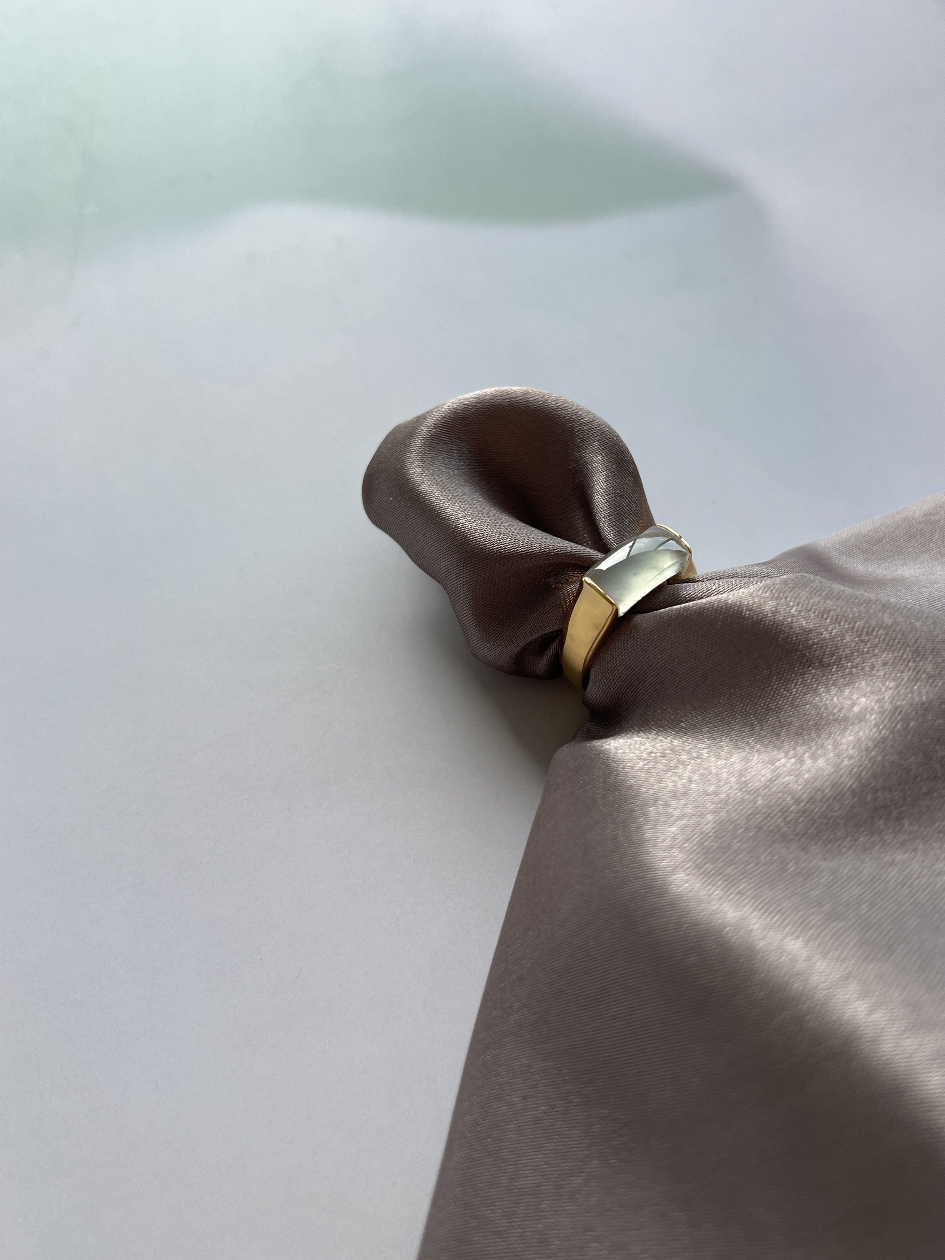 18k鑲嵌冰玻馬鞍戒