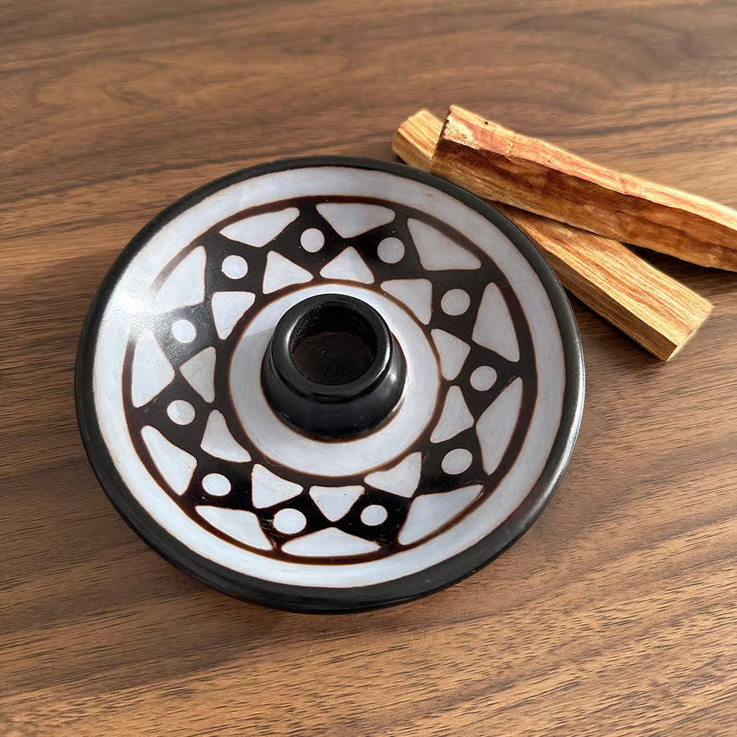 Chulucanas 陶瓷 Palo Santo 支架 |設計系列
