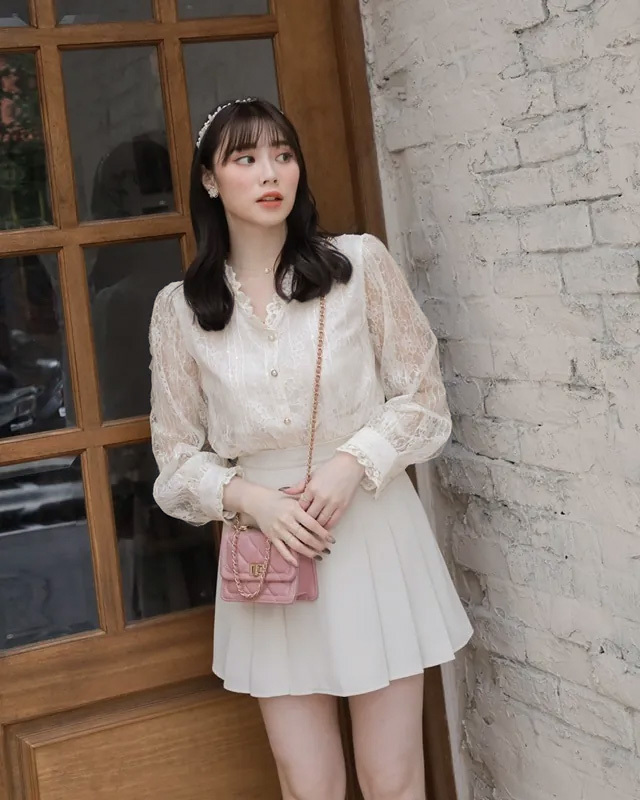 LINA LINA絕美氣質網紗花朵蕾絲珍珠釦上衣-柔美杏