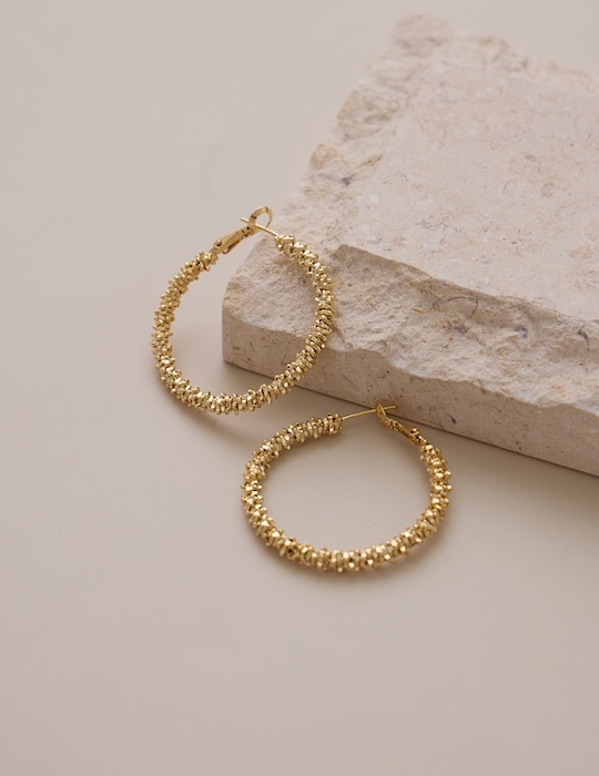 不規則閃爍圈圈。銀針耳環(金)