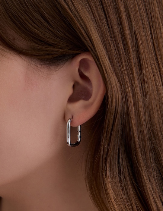 光面簡約方形。銀針耳環
