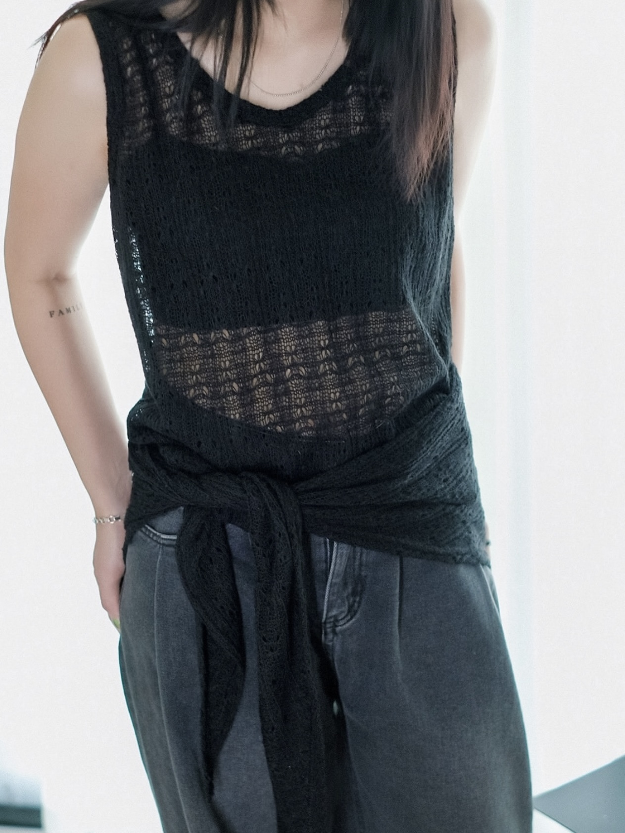 鏤空針織背心配半裙簾