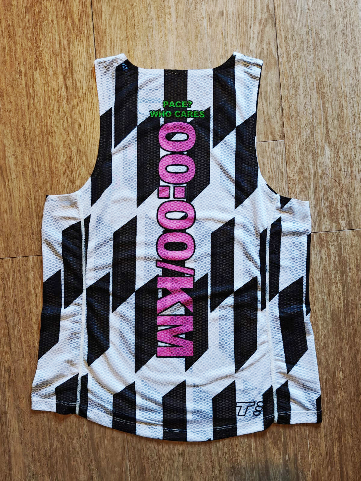 T3 Run Singlet HKG Small Black White