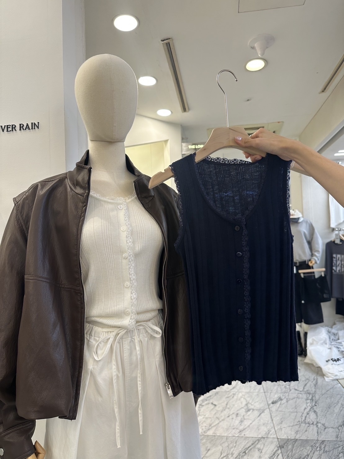 【韓國連線款】蕾絲鑲邊背心