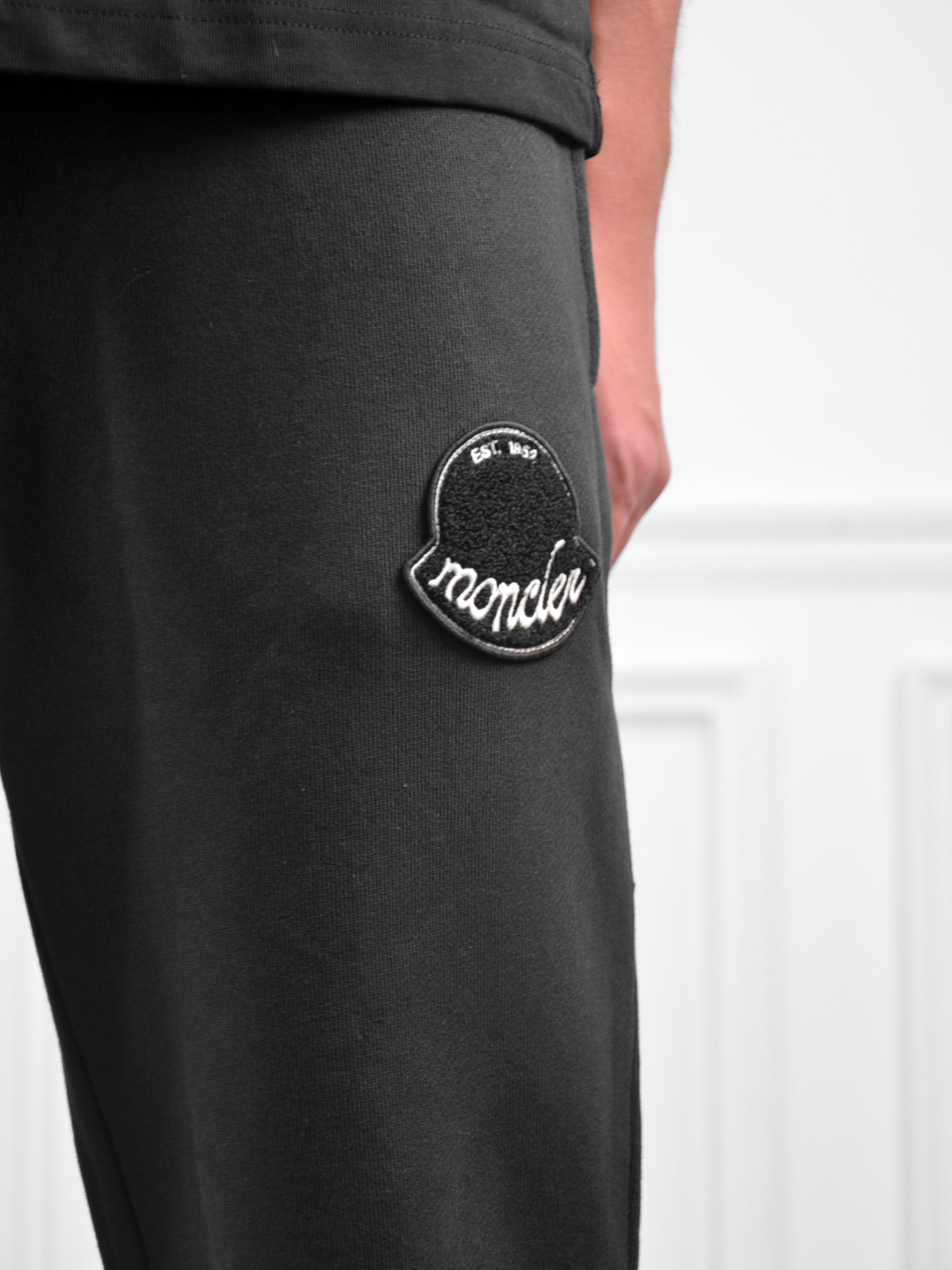 Moncler logo-patch Sweatpants Black 小LOGO運動褲【K20918H0000589AZU 】