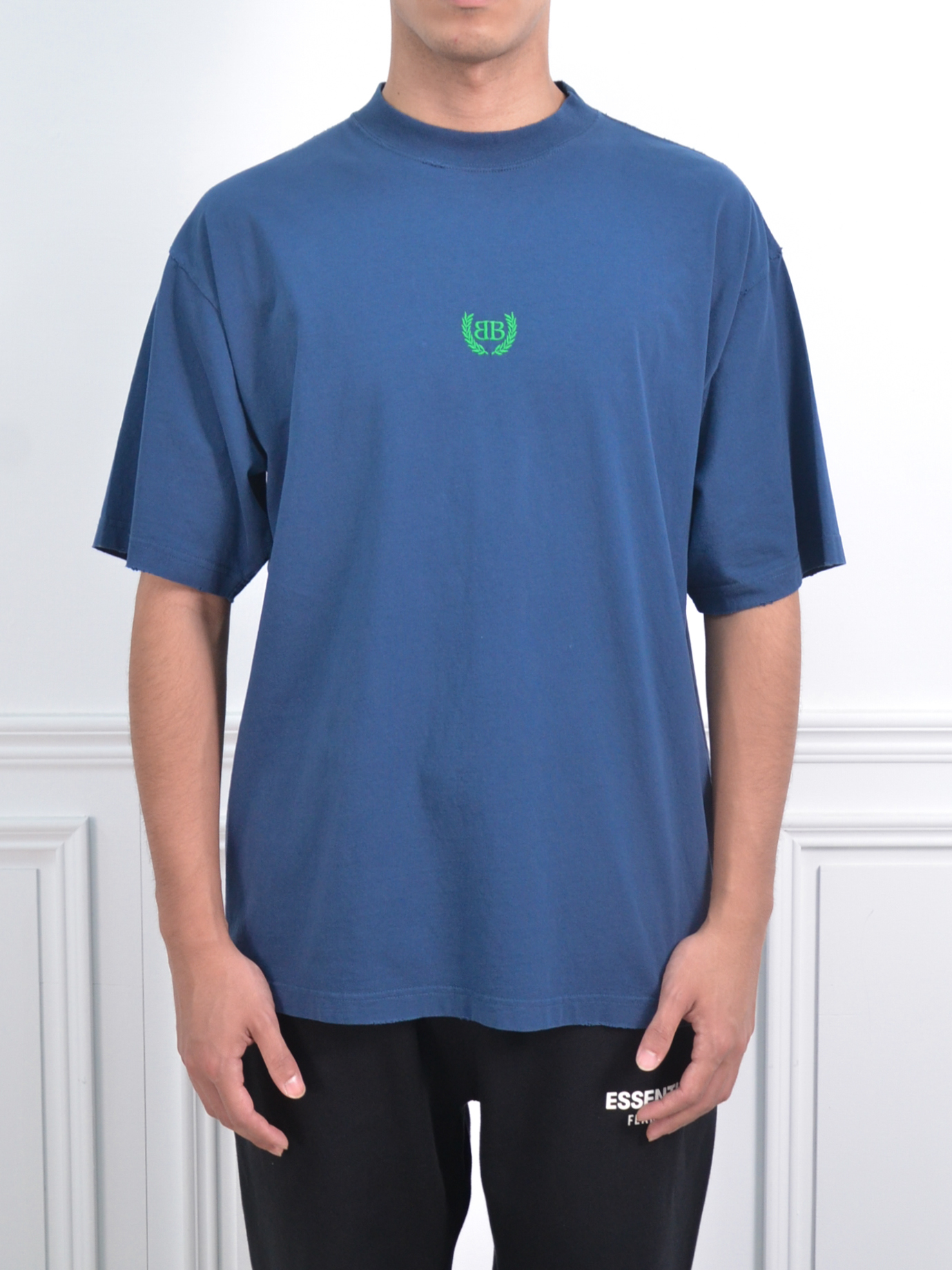 BALENCIAGA Laurel Classic T-shirt 作舊桂冠刺繡短袖【764235TSVC95002】