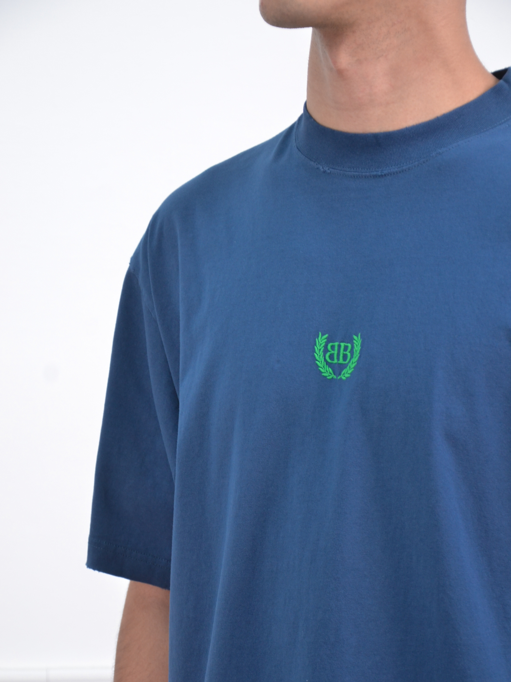 BALENCIAGA Laurel Classic T-shirt 作舊桂冠刺繡短袖【764235TSVC95002】