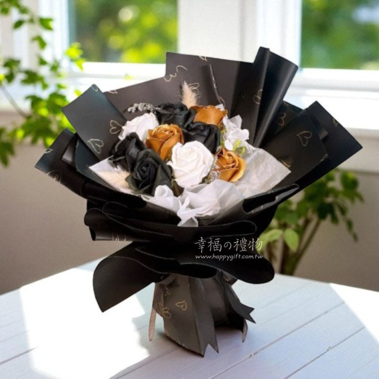 送男生的花束,送男性的花束,送男性長輩花束,金銀色香皂花束,Gold and black and silver soap flower bouquet