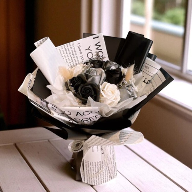 送男生的花束,送男性的花束,送男性長輩花束,金銀色香皂花束,Gold and black and silver soap flower bouquet