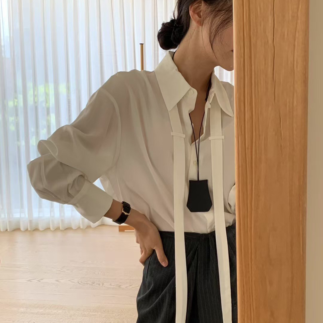 獨特女子耳朵領巾造型翻領排釦襯衫