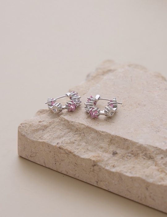 初戀粉鑽星星。針式耳環