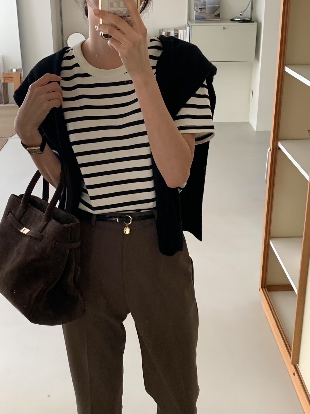 圓牌小墜飾造型細版皮帶