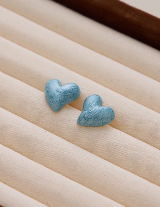 熱戀星球愛心。銀針耳環