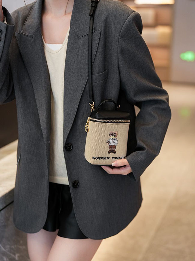 果子狸熊手機包-米白現貨