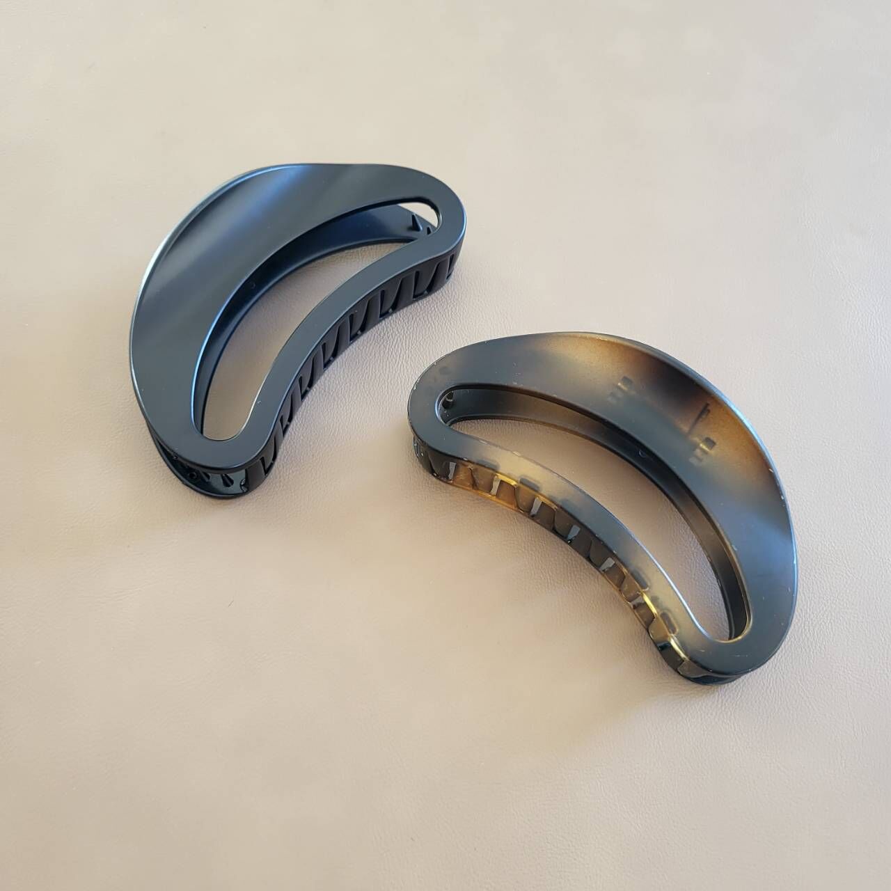 鏤空半月鯊魚夾