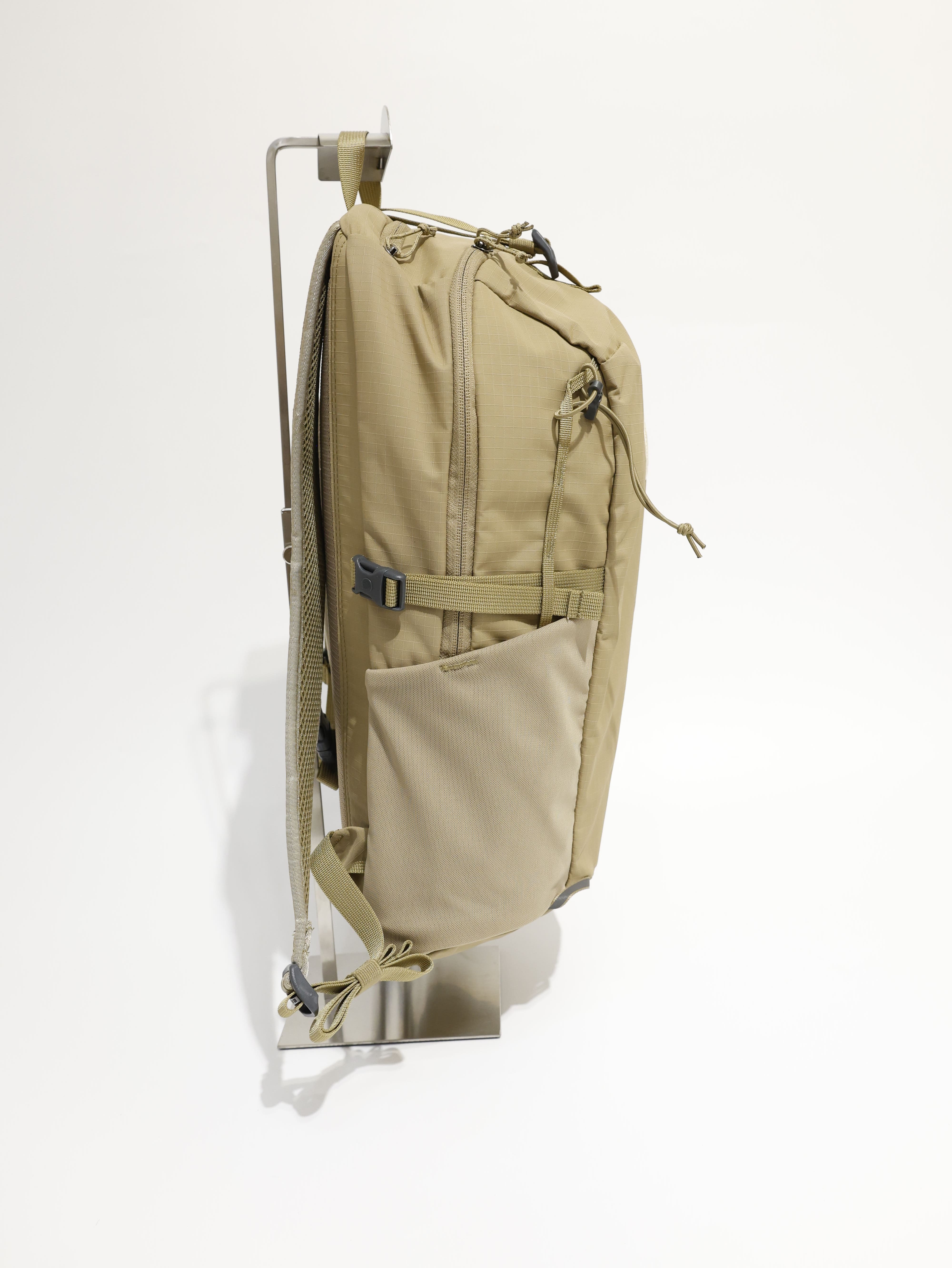 FJALLRAVEN 小狐狸  Abisko Softpack 16 後背包 FR23200307