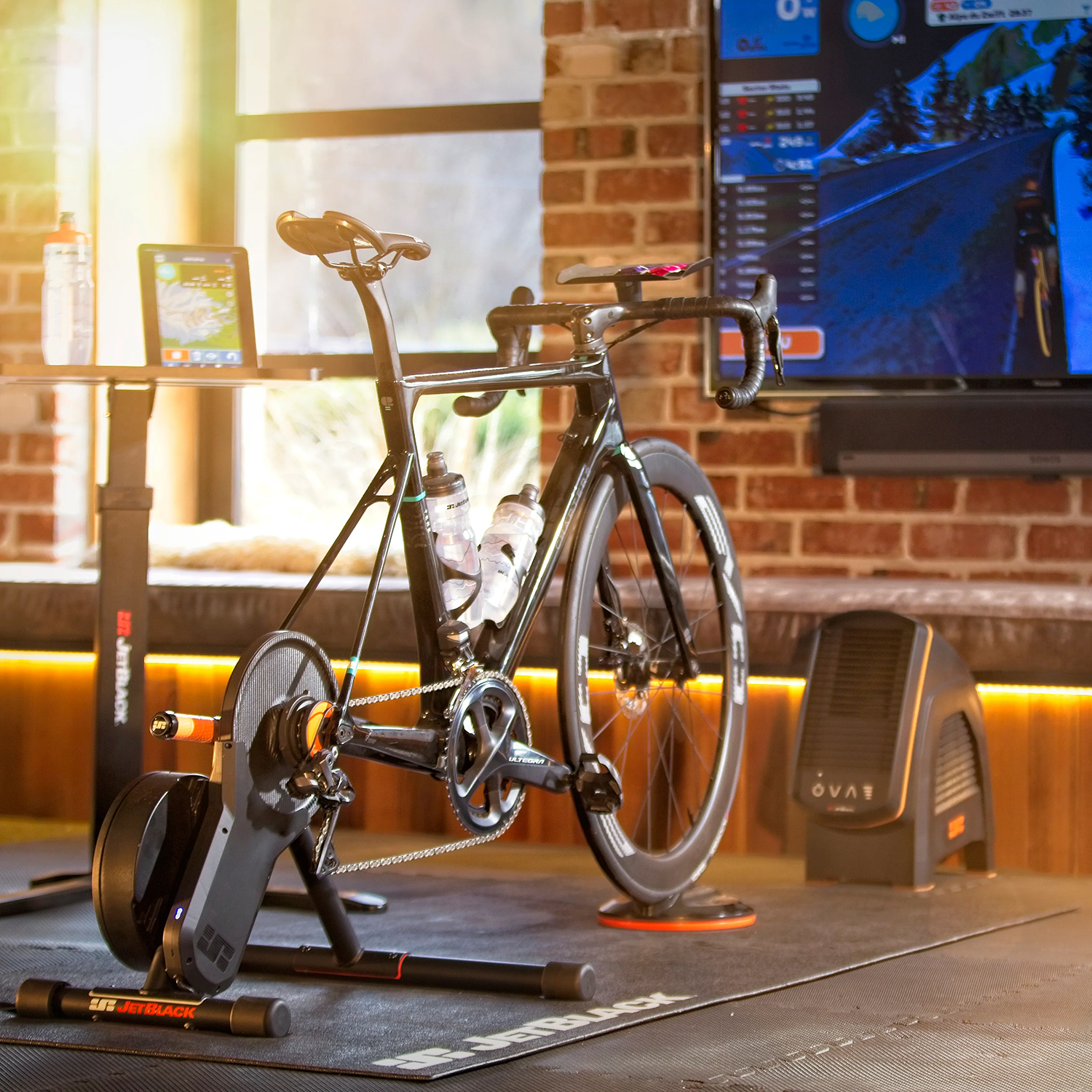 JetBlack 訓練台風扇 + 智能轉向座套裝