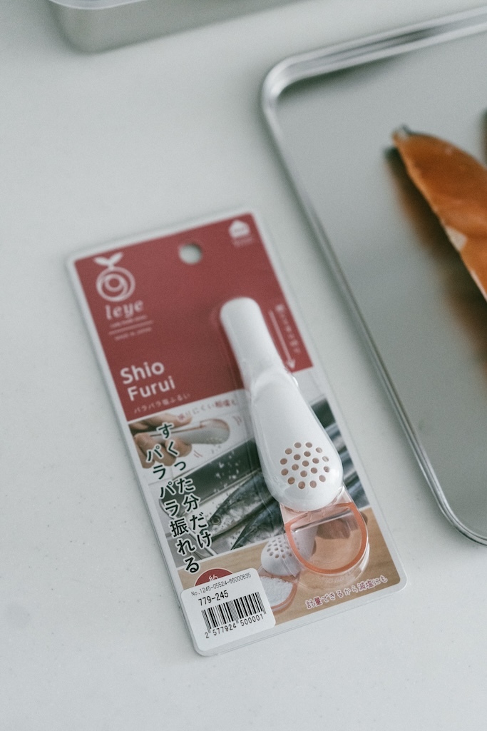 Leye日本製不沾手撒鹽撒糖器（粗鹽與精細鹽皆適用）