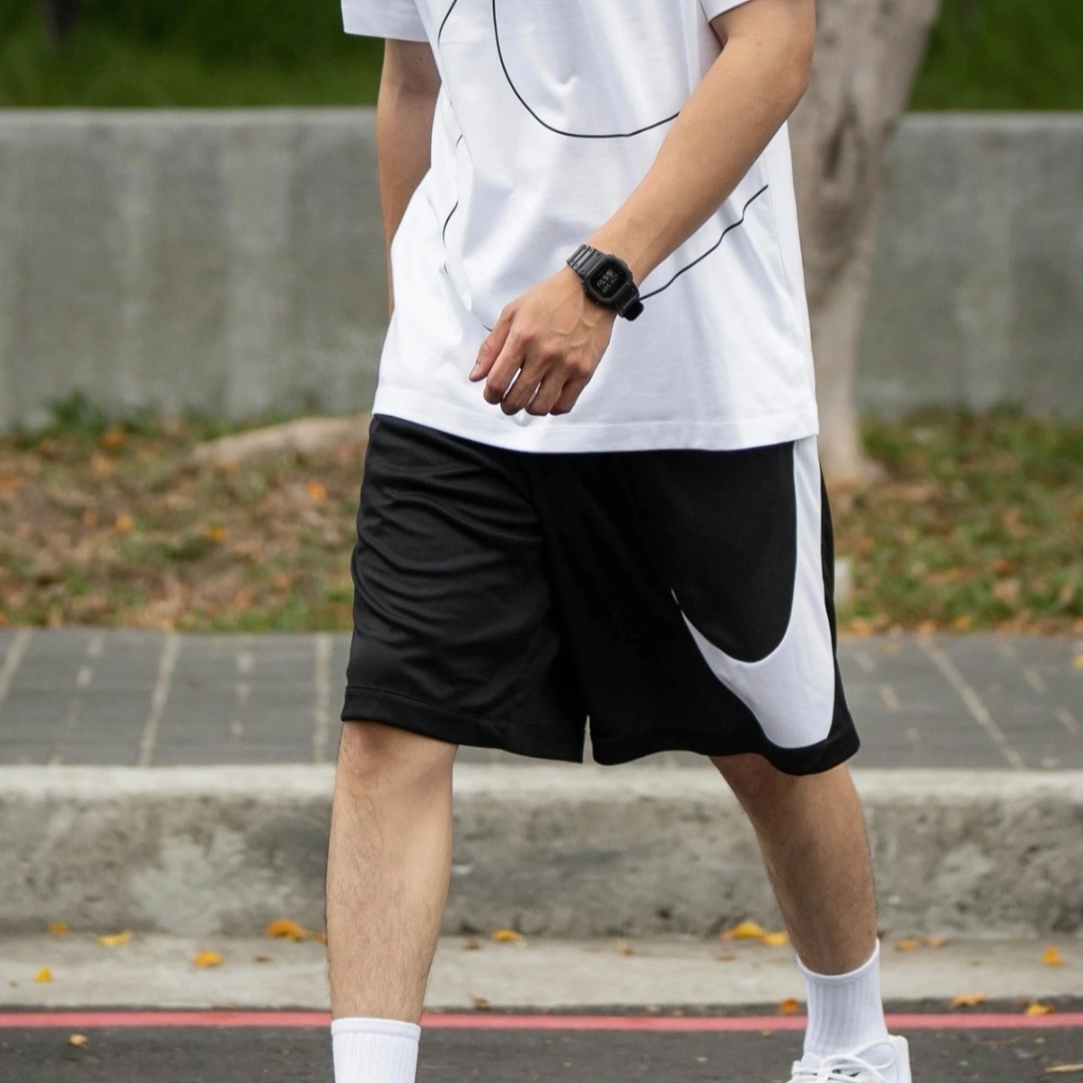 NIKE DRI-FIT 撞色 大LOGO 寬鬆 籃球褲 黑色