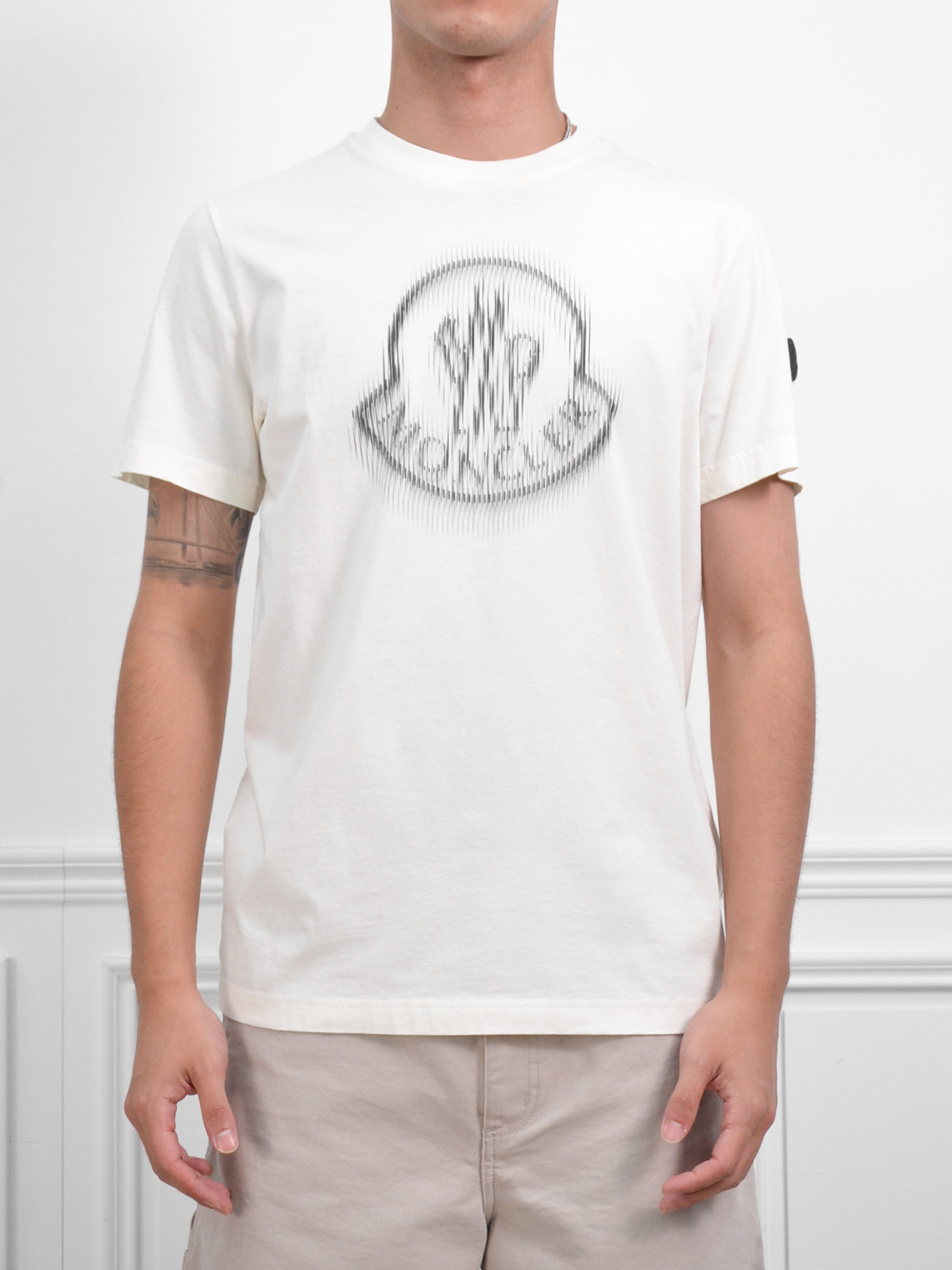 Moncler Blurred Logo Cotton T-Shirt 模糊LOGO短袖 黑/白【K10918C0000489A17999】