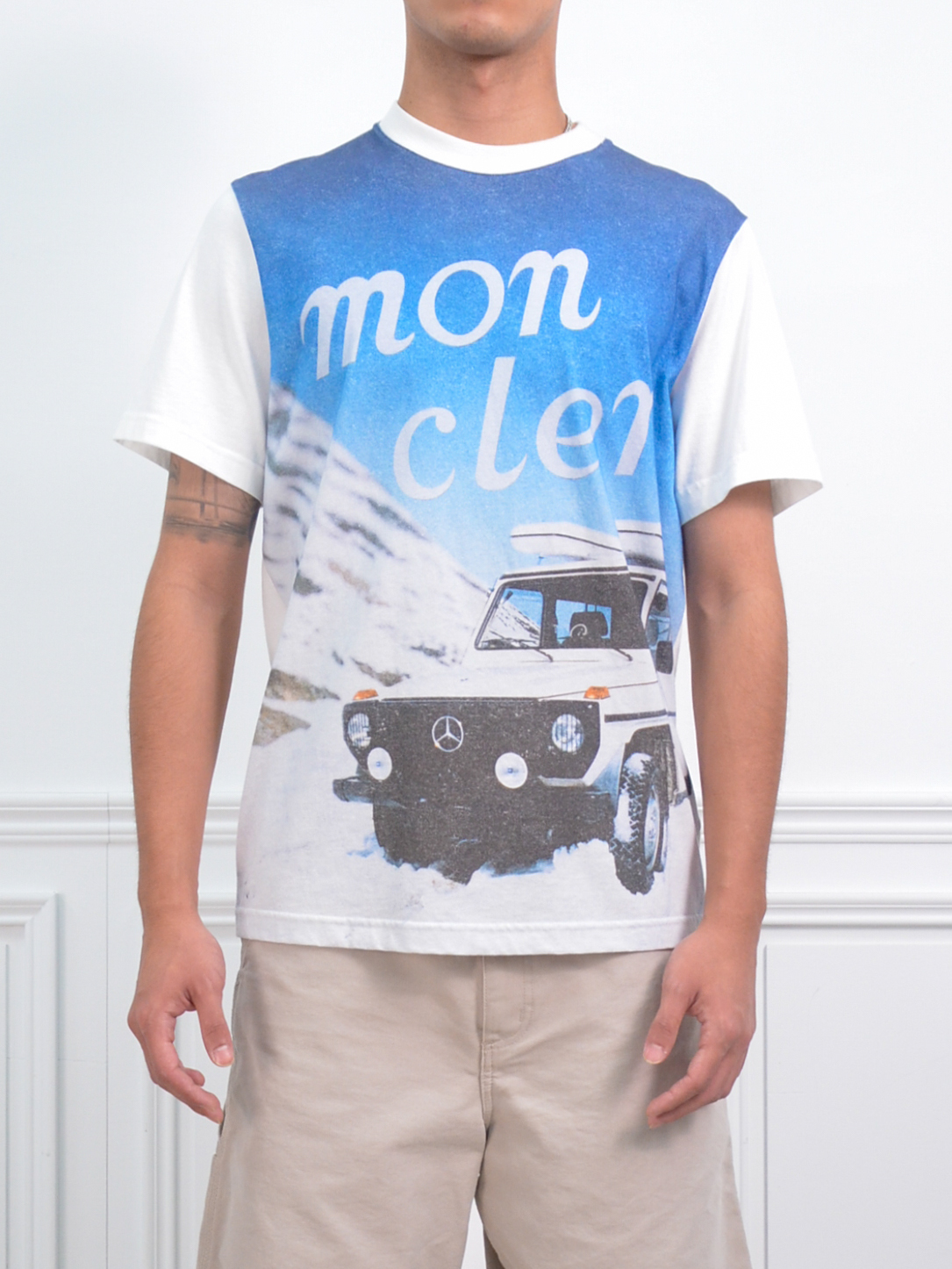 Moncler x Mercedes-Benz by Nigo T-Shirt 印花短袖 軍綠/淺藍【K14018C0000389AB9】