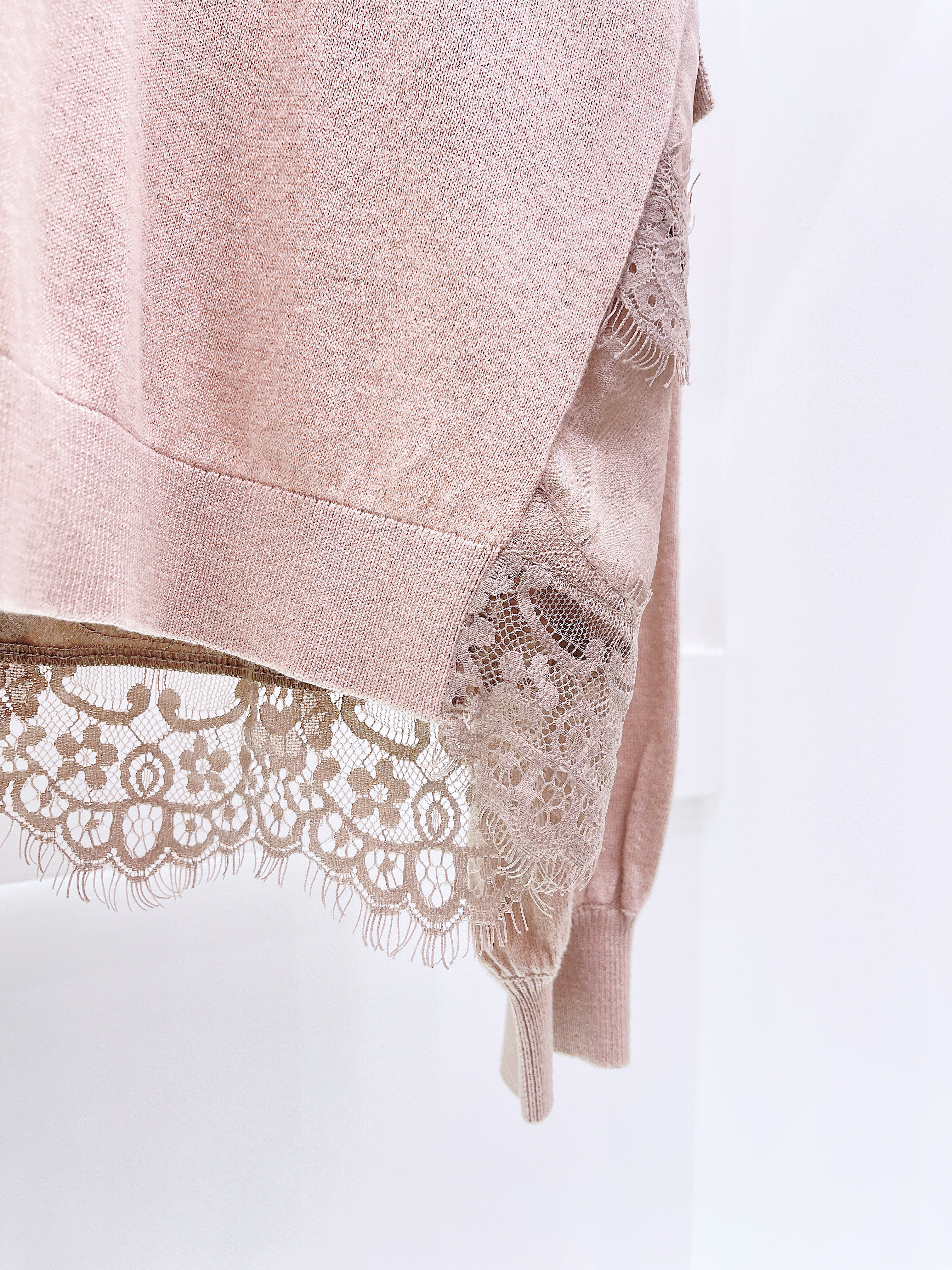 後擺lace針織上衣