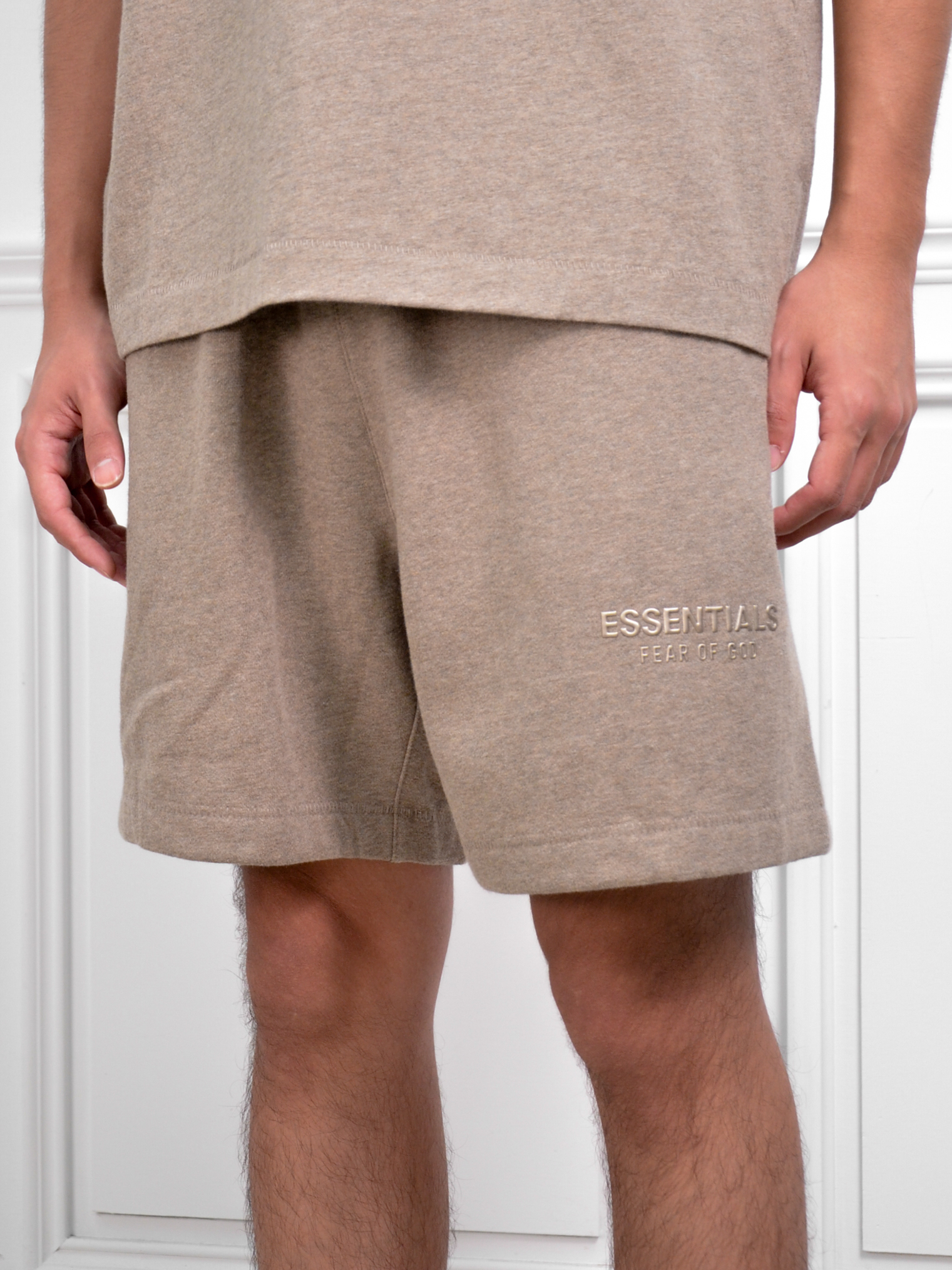 Essentials 金屬質感logo短褲 深灰/淺灰/卡其