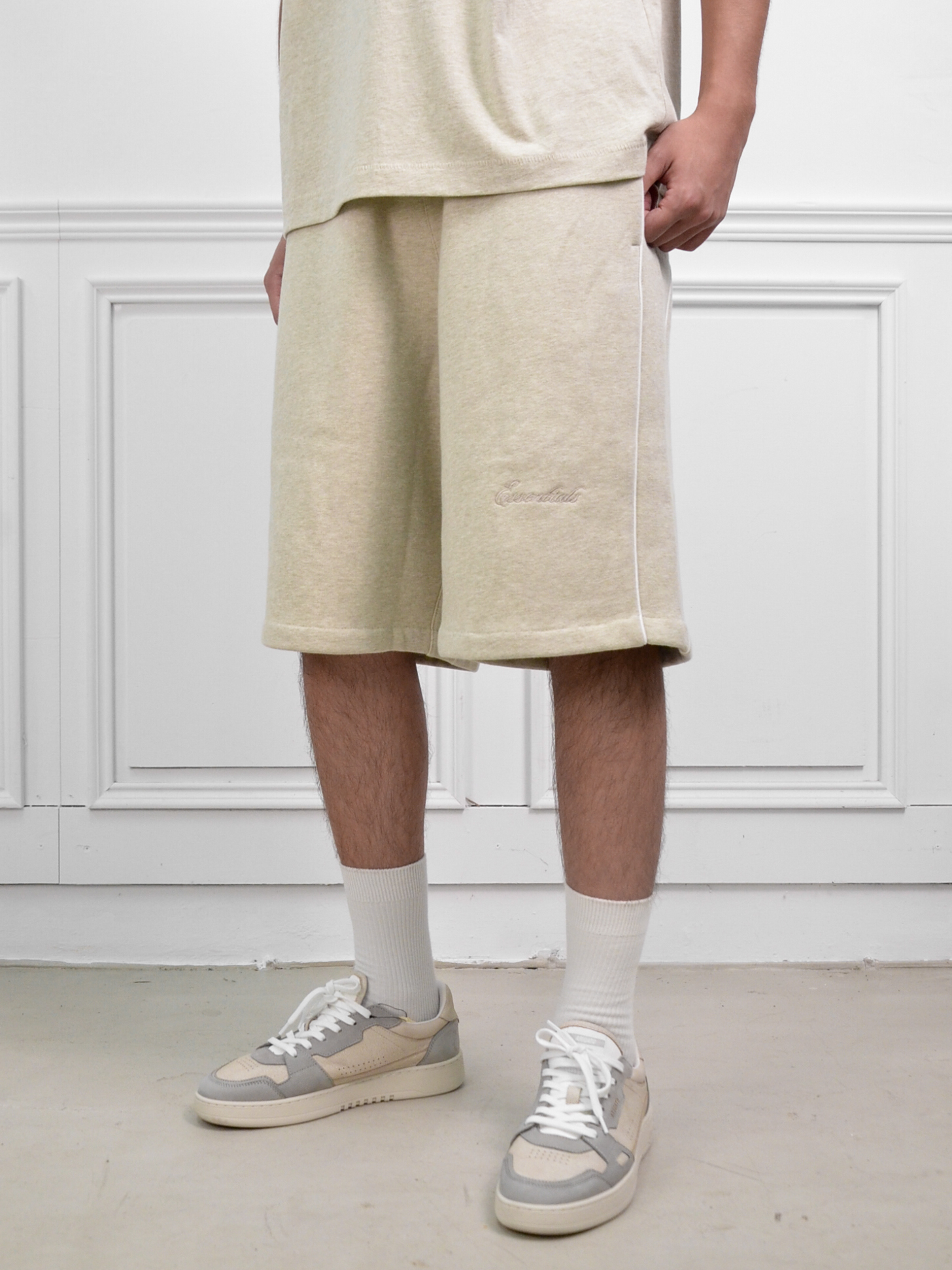 Essentials 草寫刺繡短褲 深灰/淺灰/卡其