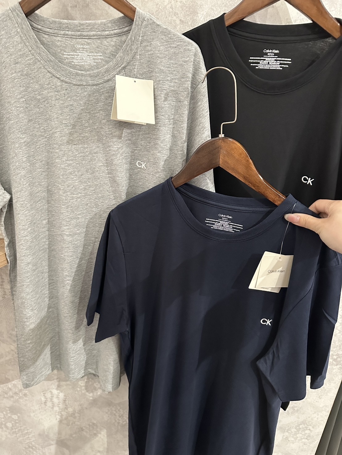 Calvin Klein CK 電繡小字母 薄款 短袖上衣 短T