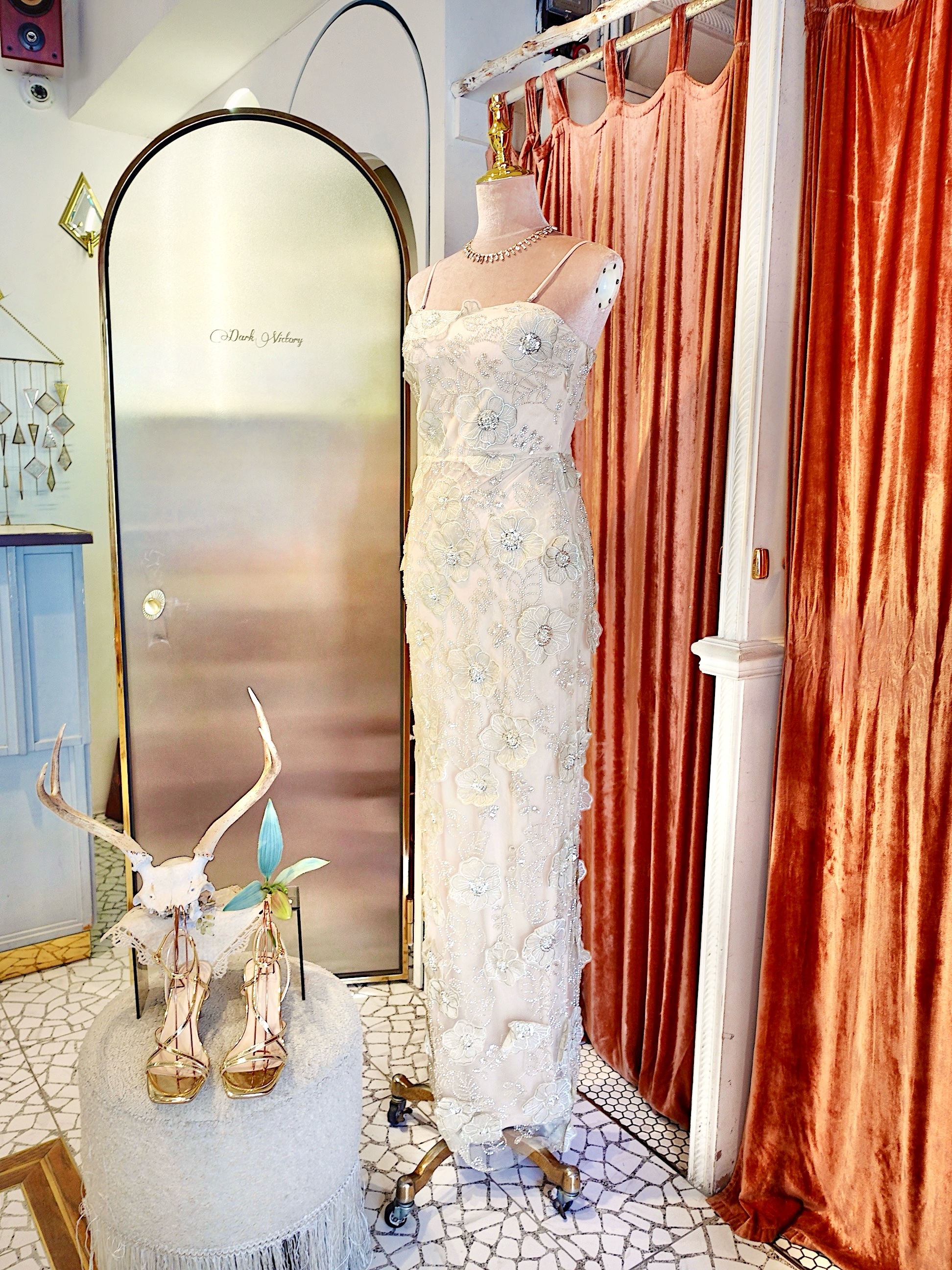 Beige杏白色珍珠亮片縫珠立體花Dress