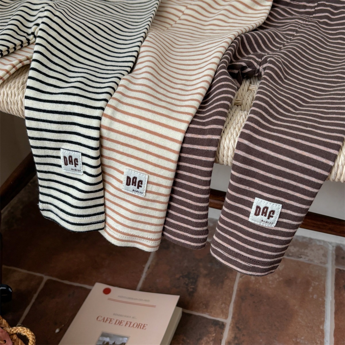 嫩嬰三色條紋內搭褲