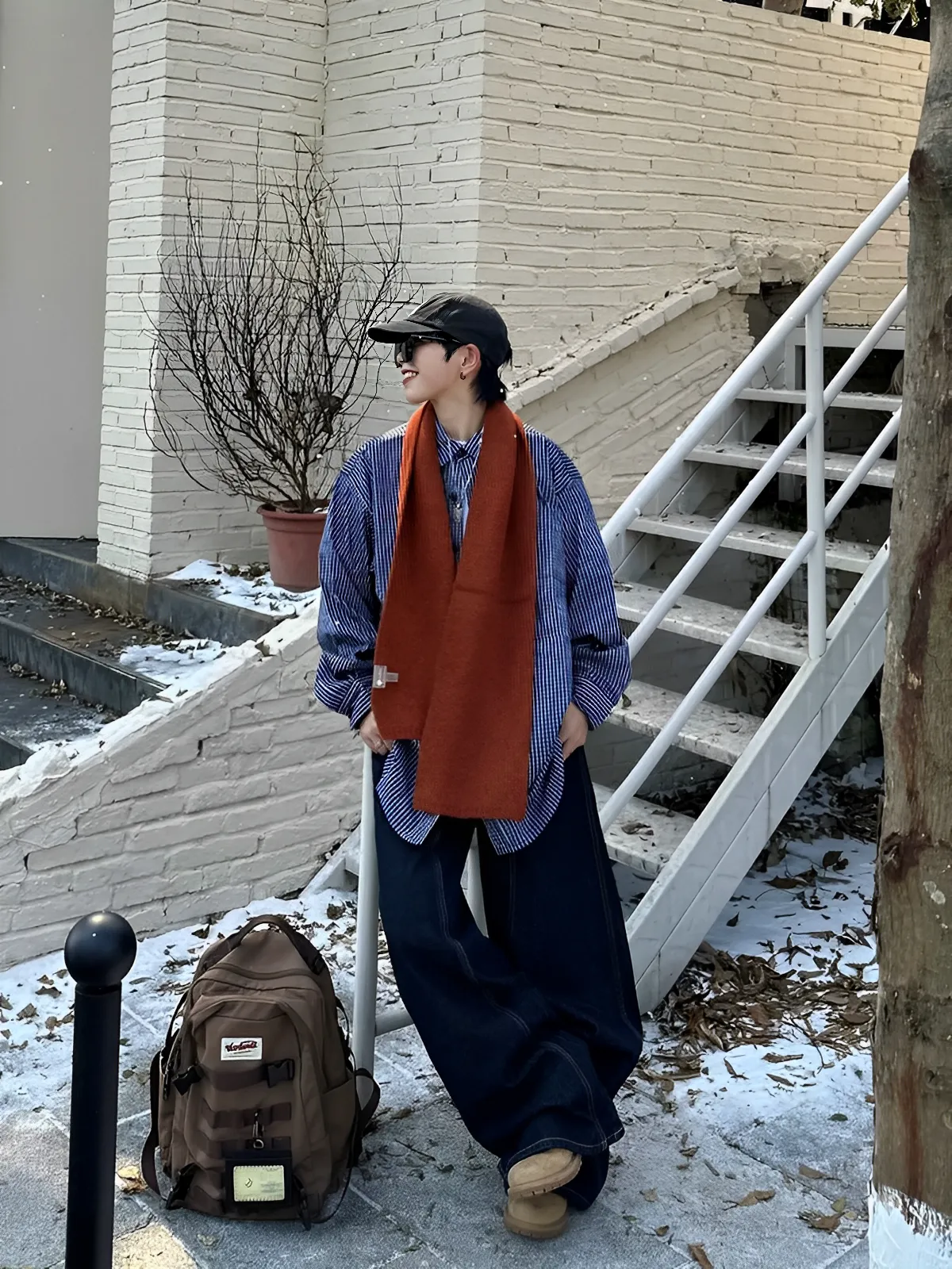 單寧藍 線條 設計 彎刀 牛仔 長褲