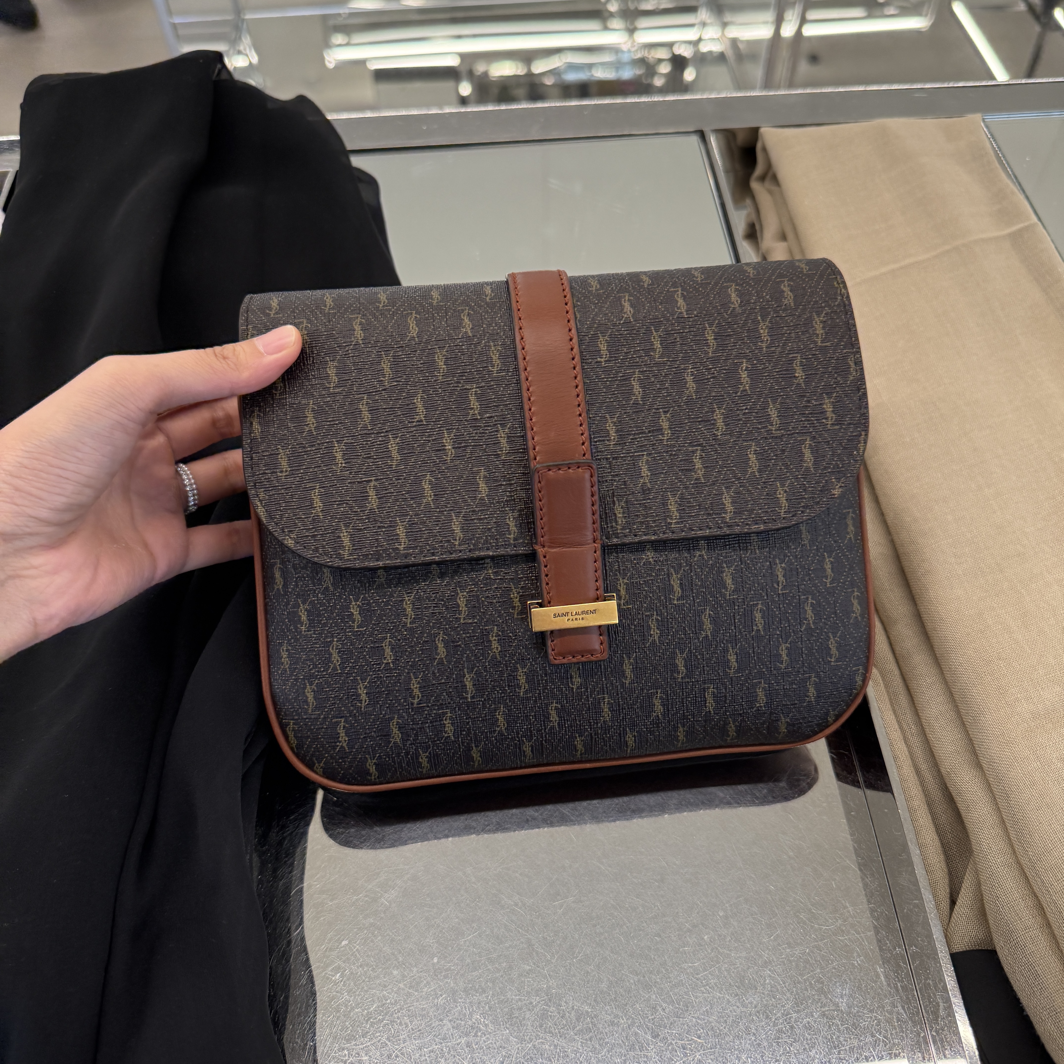 Saint Laurent ‘Le Monogramme’ shoulder bag Brown 568604