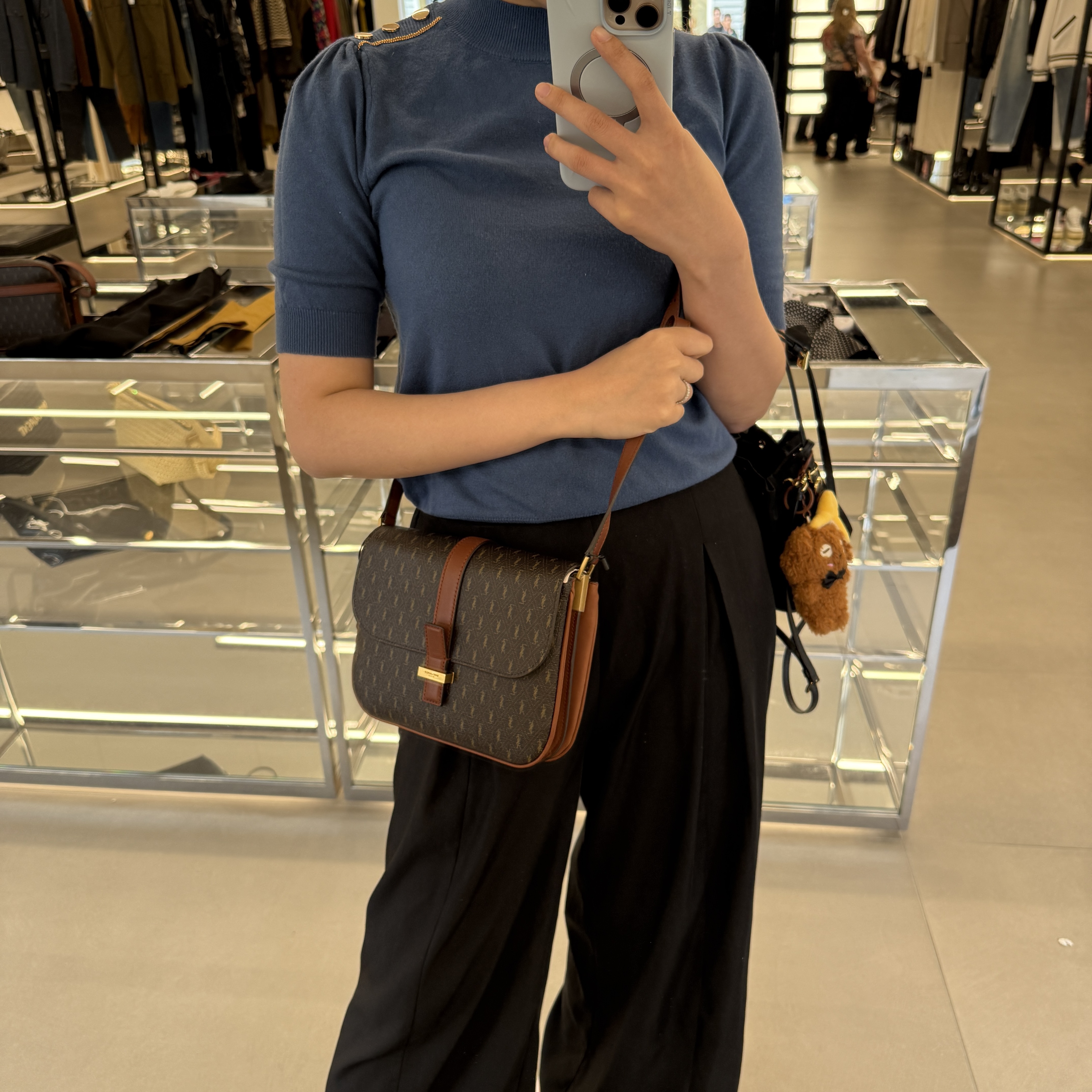 Saint Laurent ‘Le Monogramme’ shoulder bag Brown 568604